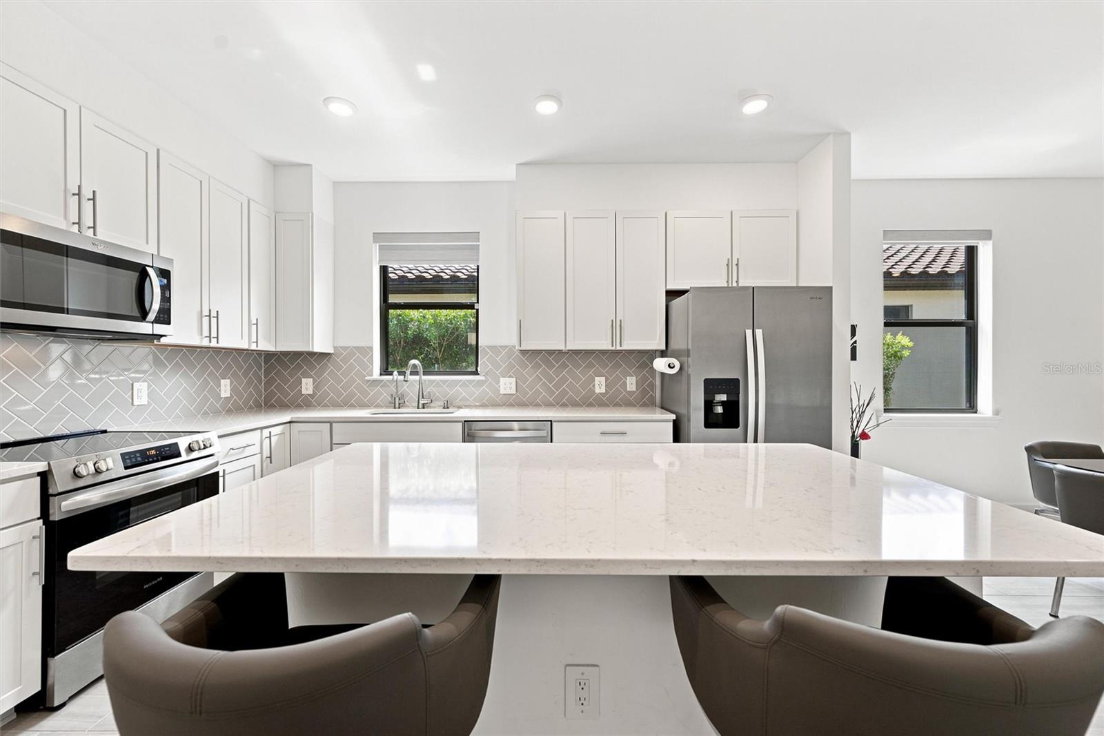 6713 ALSTEAD CIR — photo 12