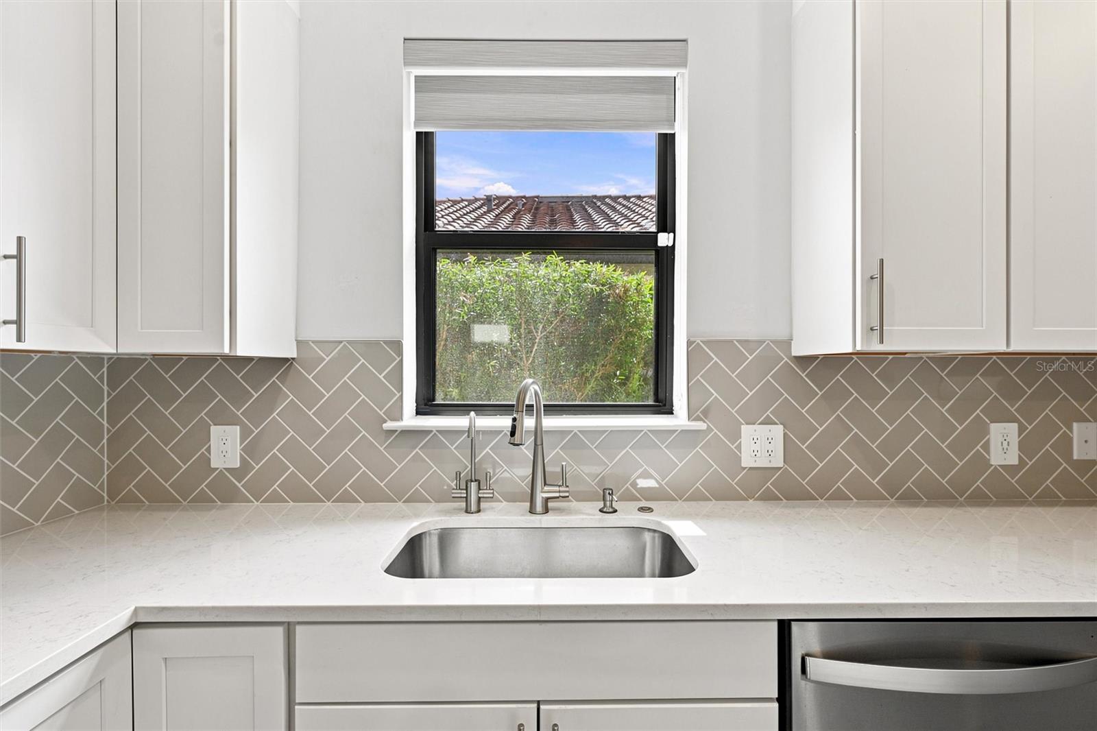 6713 ALSTEAD CIR — photo 16