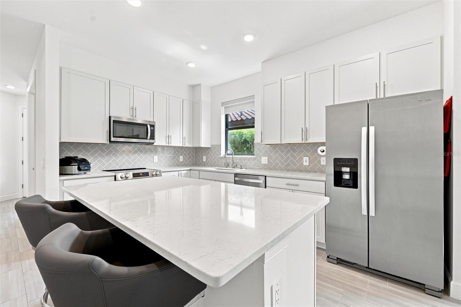 6713 ALSTEAD CIR — photo 32