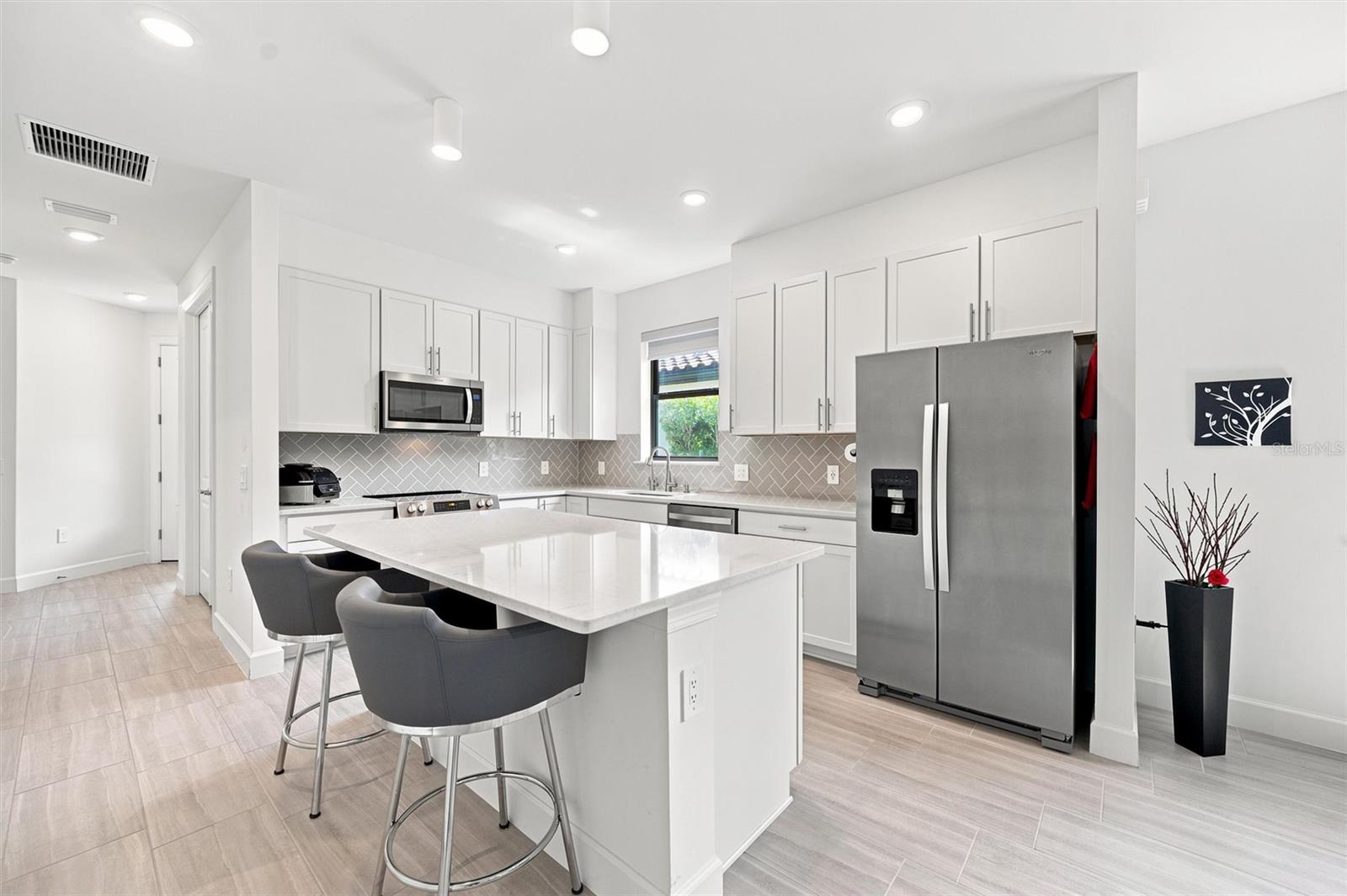 6713 ALSTEAD CIR — photo 13