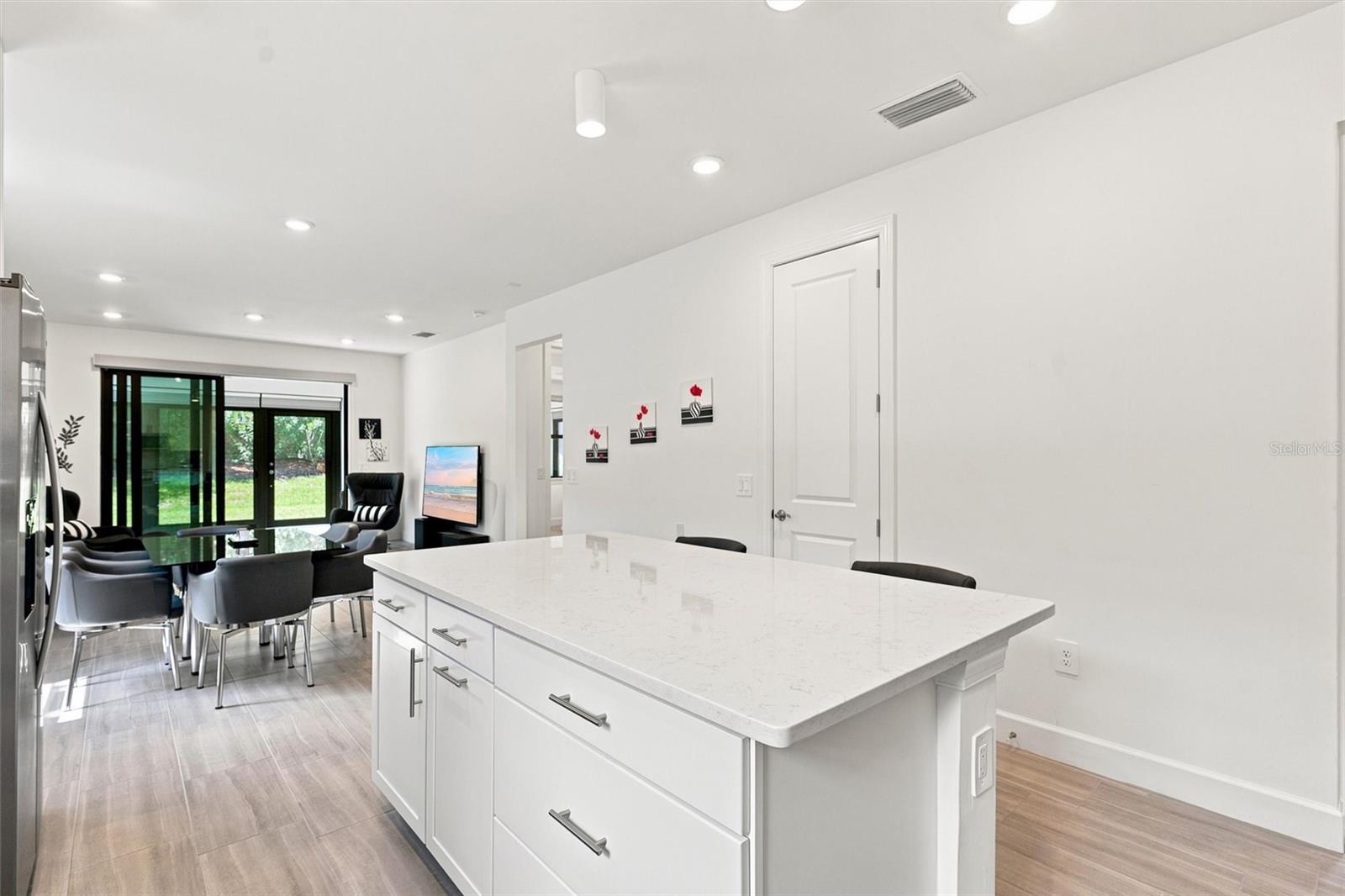 6713 ALSTEAD CIR — photo 17