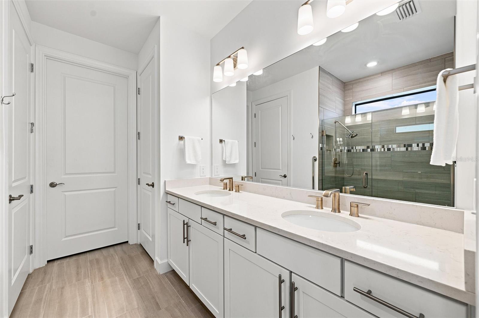 6713 ALSTEAD CIR — photo 36
