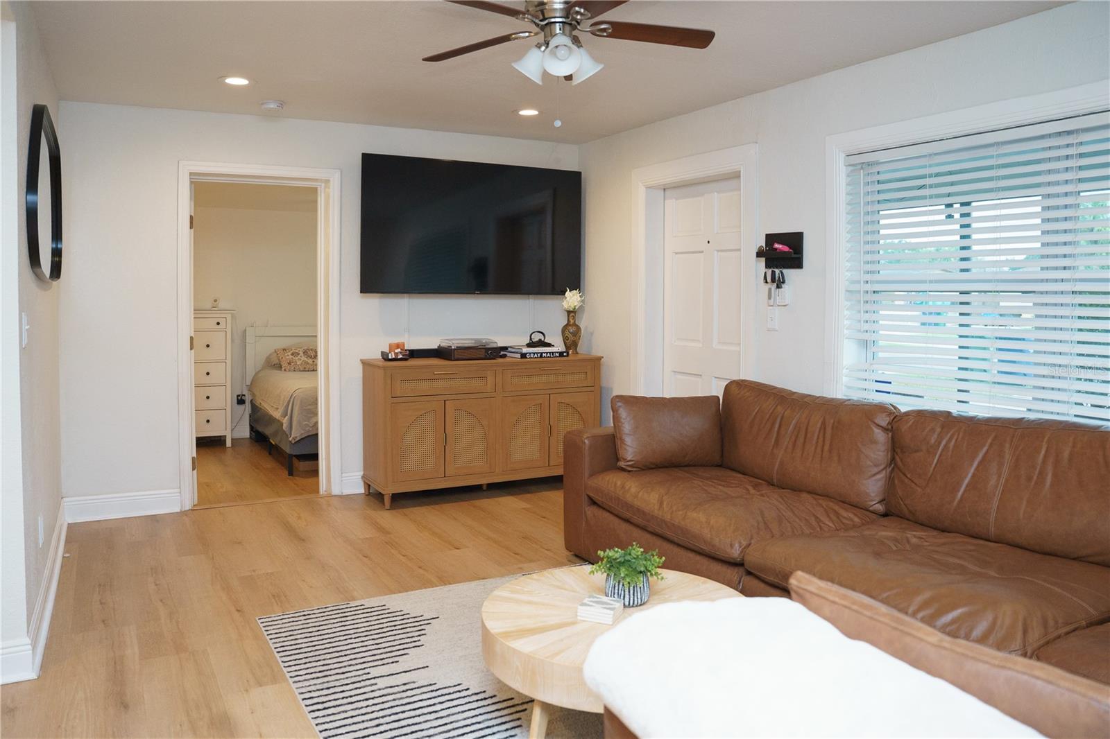 10906 N LANTANA AVE — photo 8