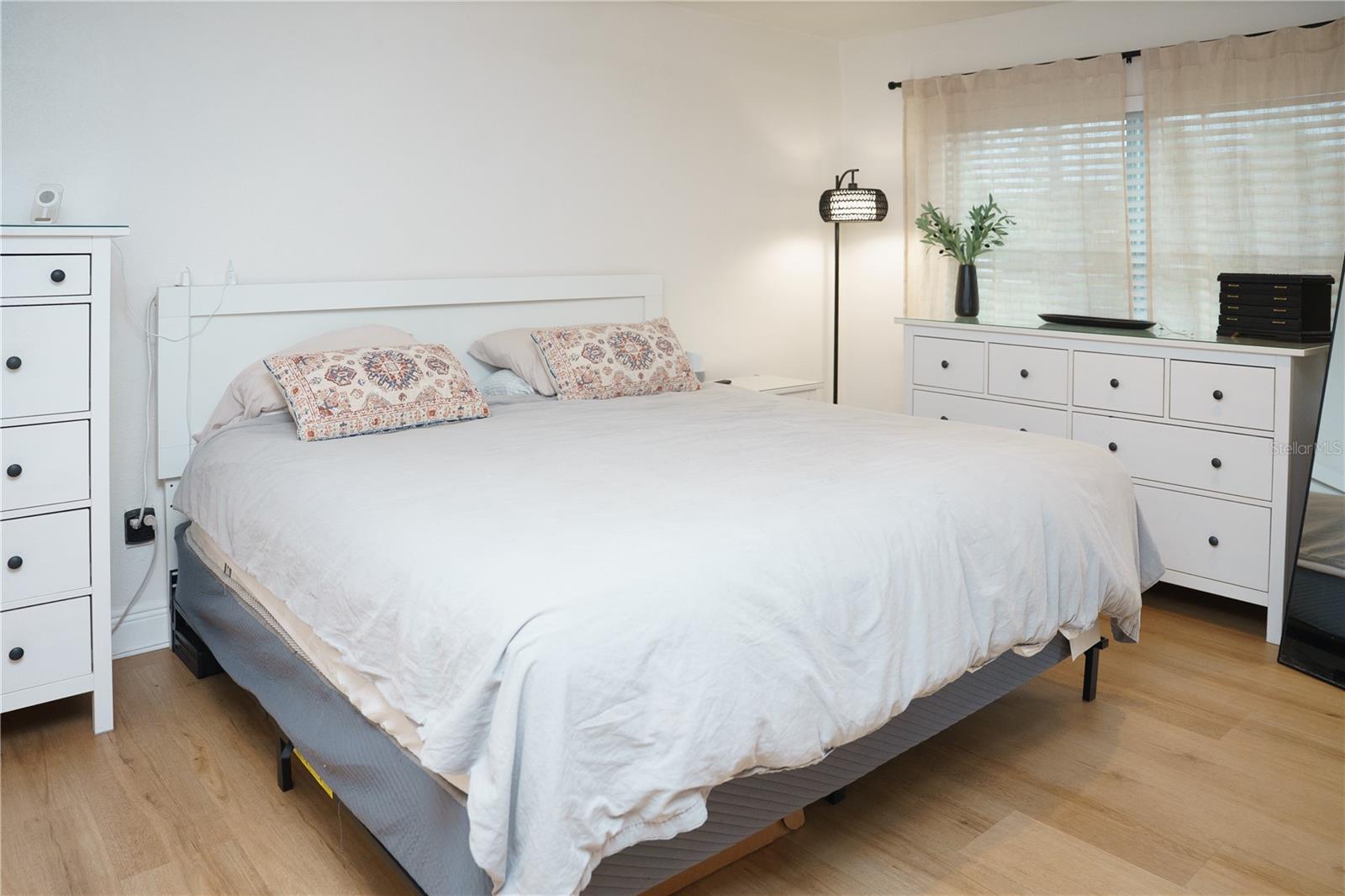 10906 N LANTANA AVE — photo 10