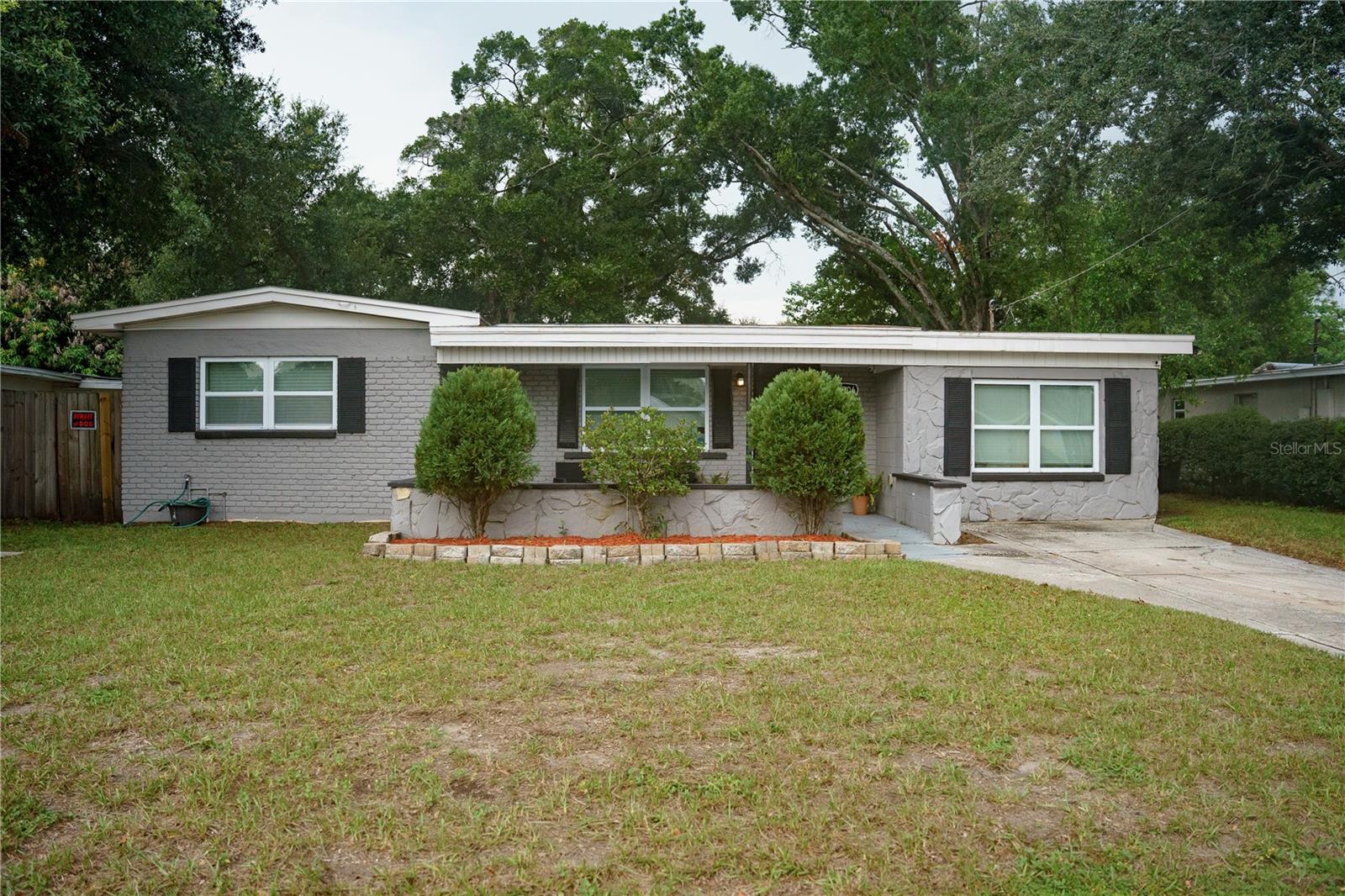 10906 N LANTANA AVE — photo 2