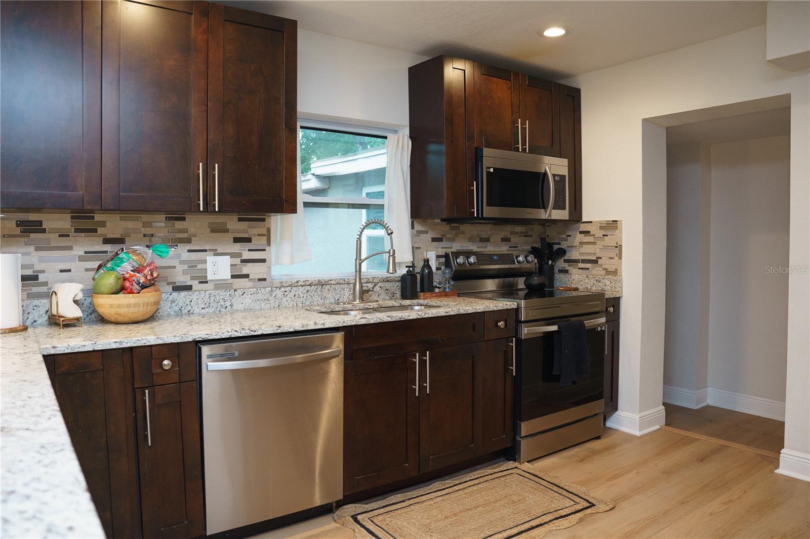 10906 N LANTANA AVE — photo 27