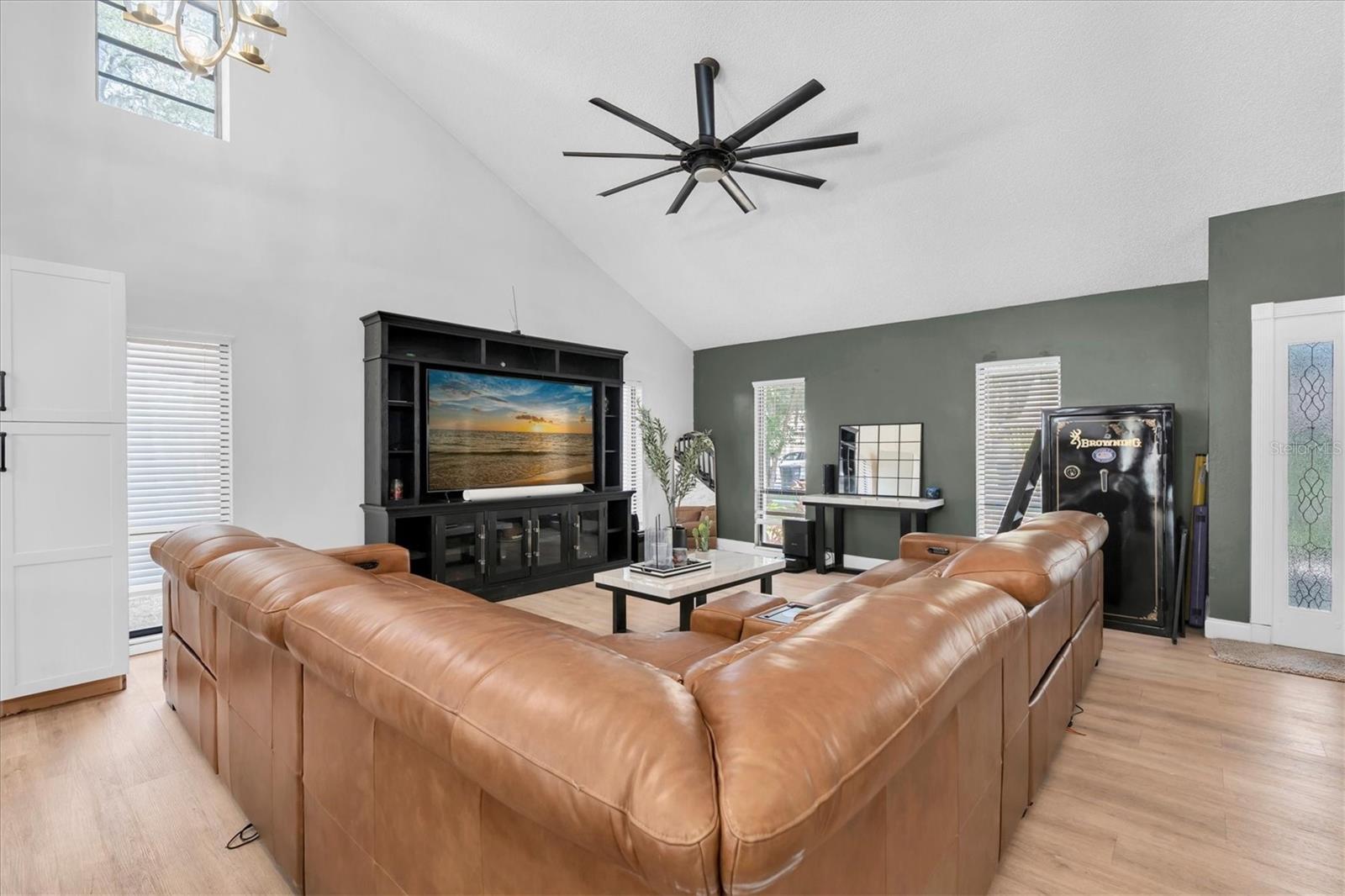 1901 LANDSIDE DR — photo 8