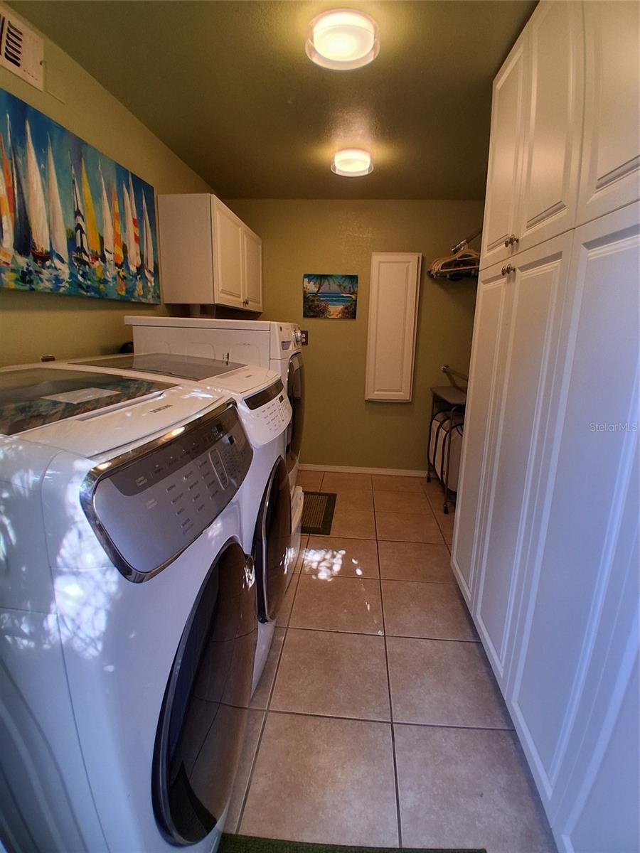 451 WOODLAND DR — photo 29