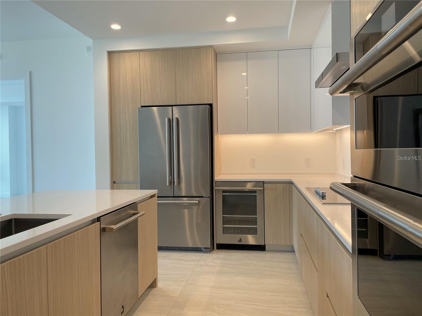 301 QUAY COMMONS #904 — photo 17