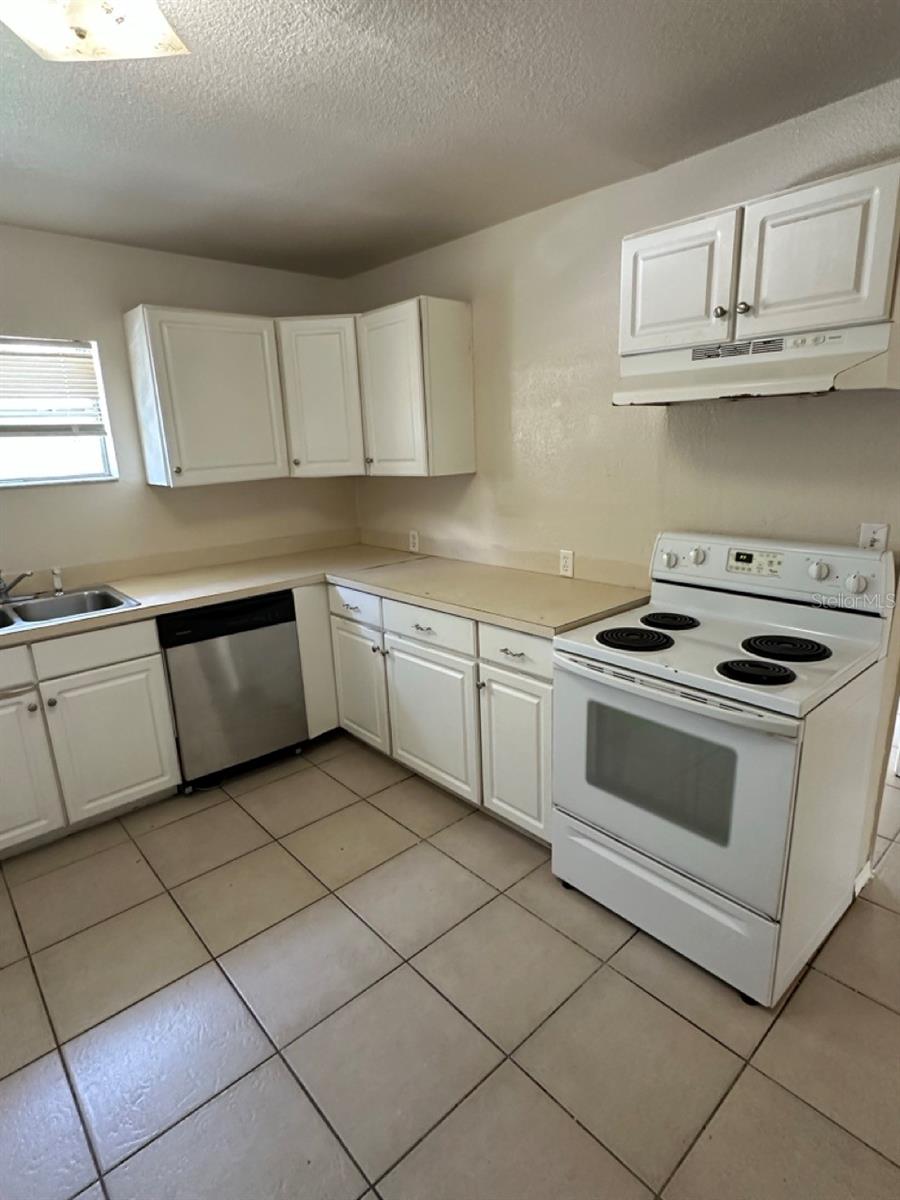 3613 E CHELSEA ST — photo 40