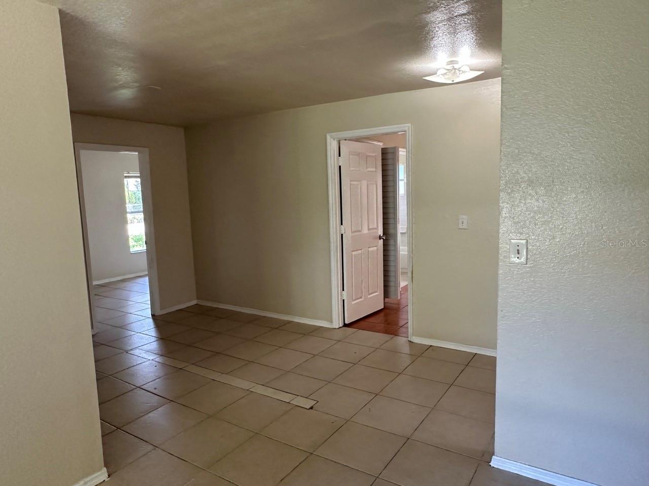 3613 E CHELSEA ST — photo 36