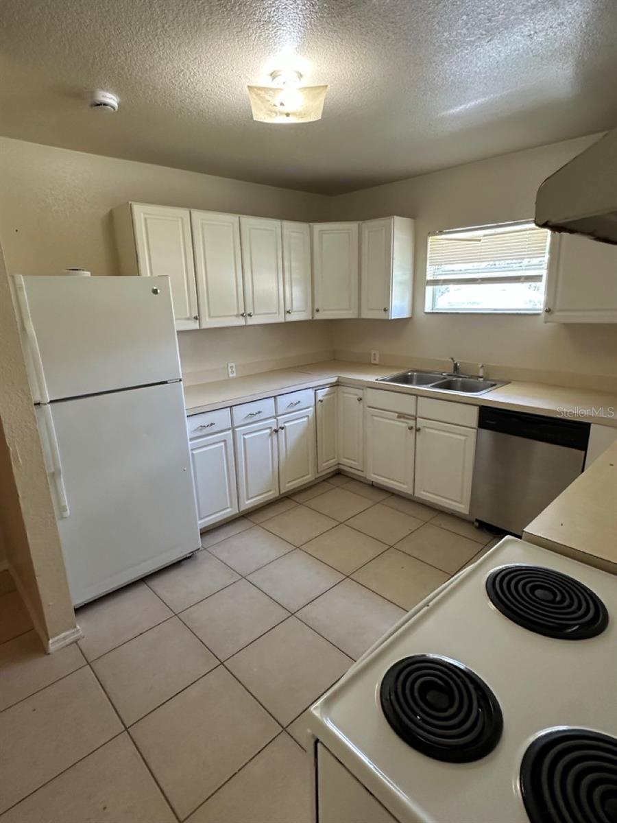 3613 E CHELSEA ST — photo 38