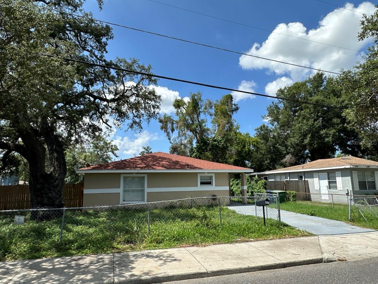 3613 E CHELSEA ST — photo 2
