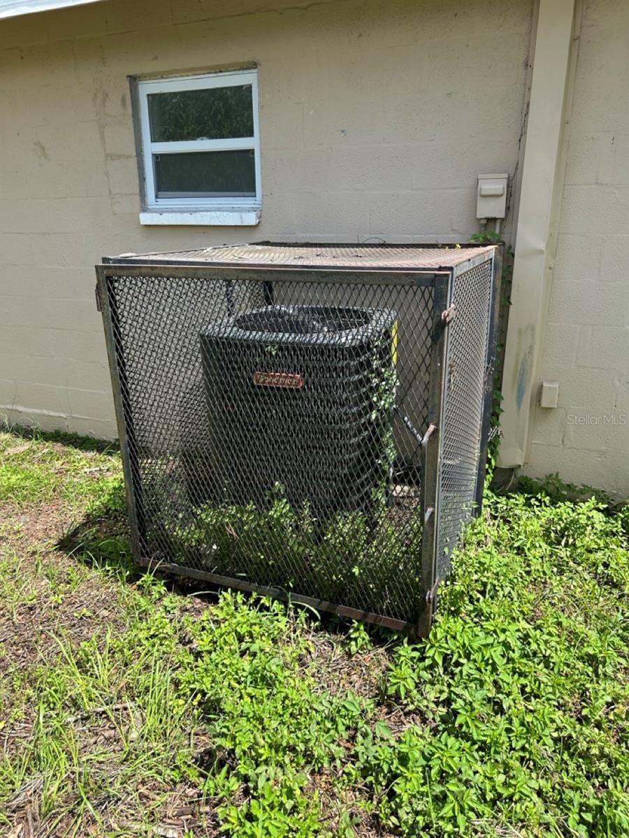 3613 E CHELSEA ST — photo 8