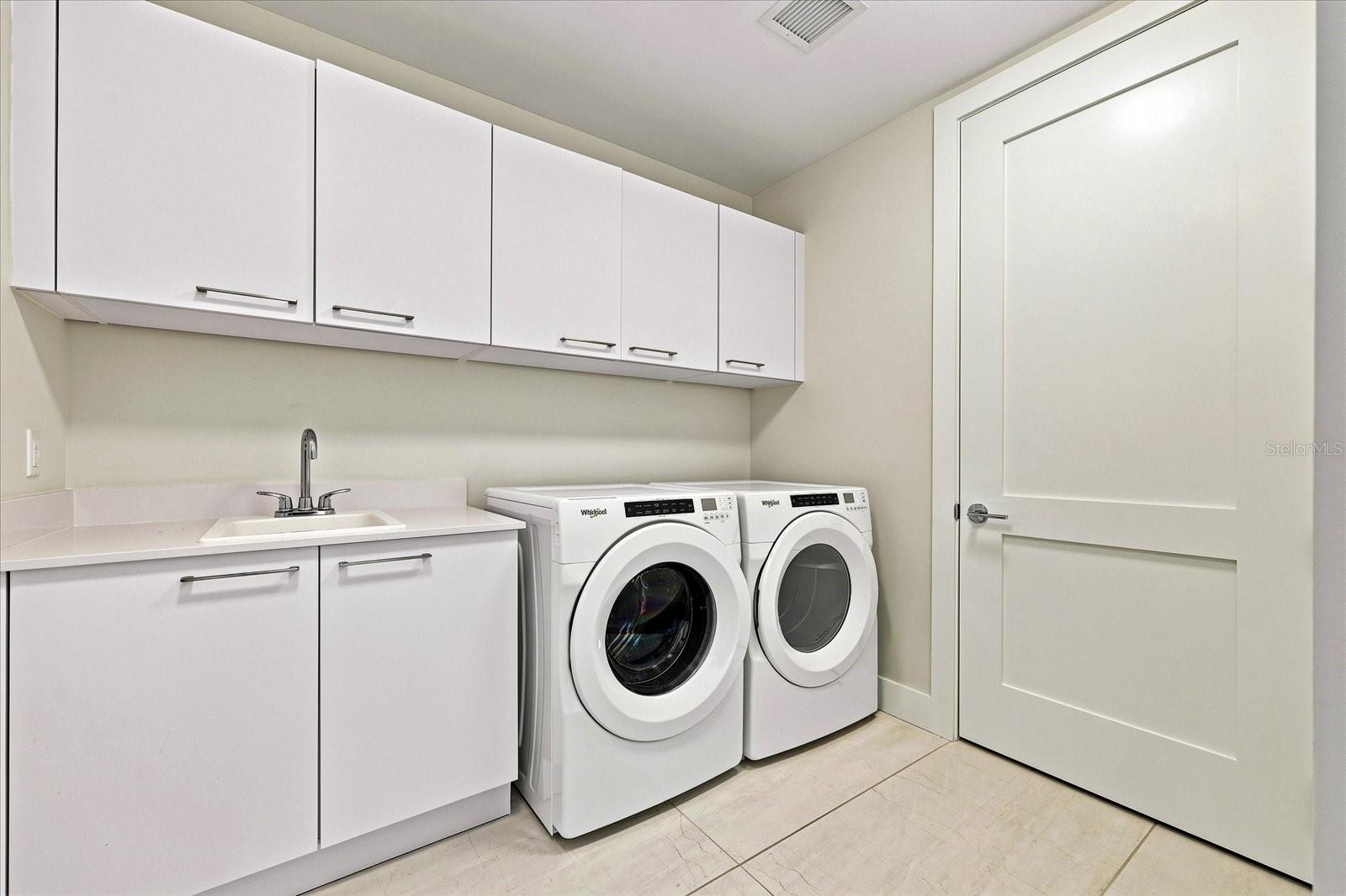 275 1ST AVE S #3308 — photo 34
