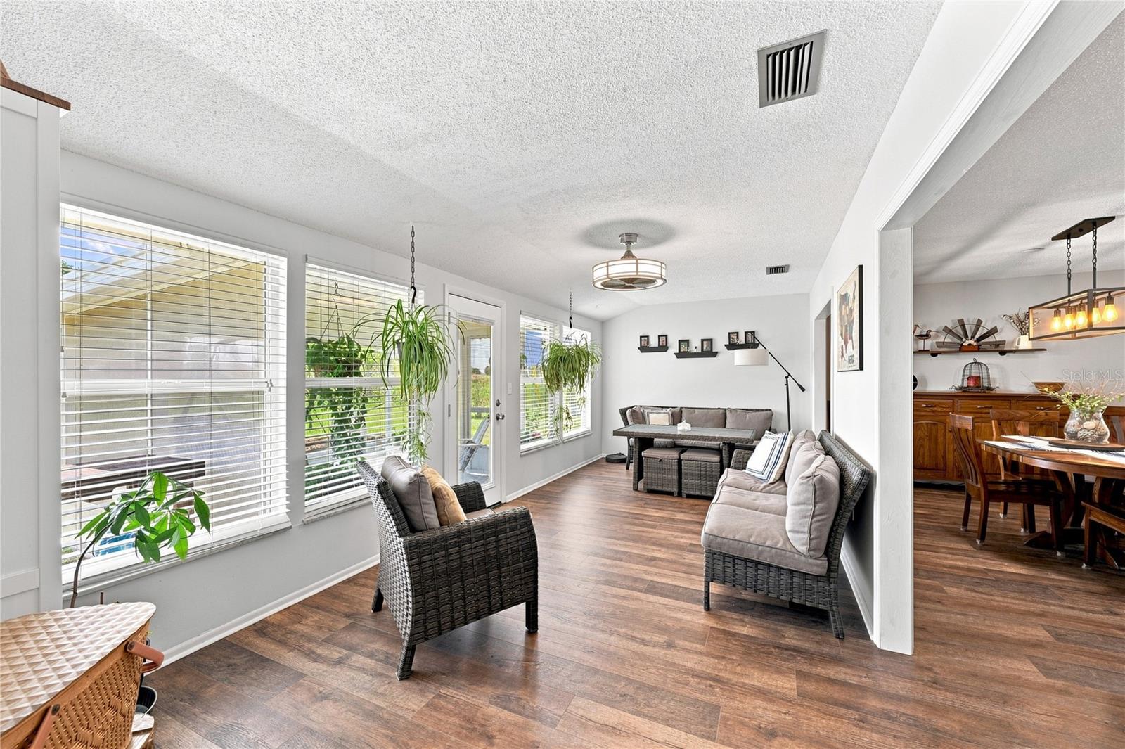 1405 HACIENDA DR — photo 22