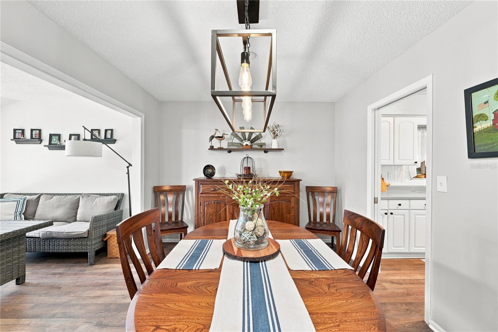 1405 HACIENDA DR — photo 3