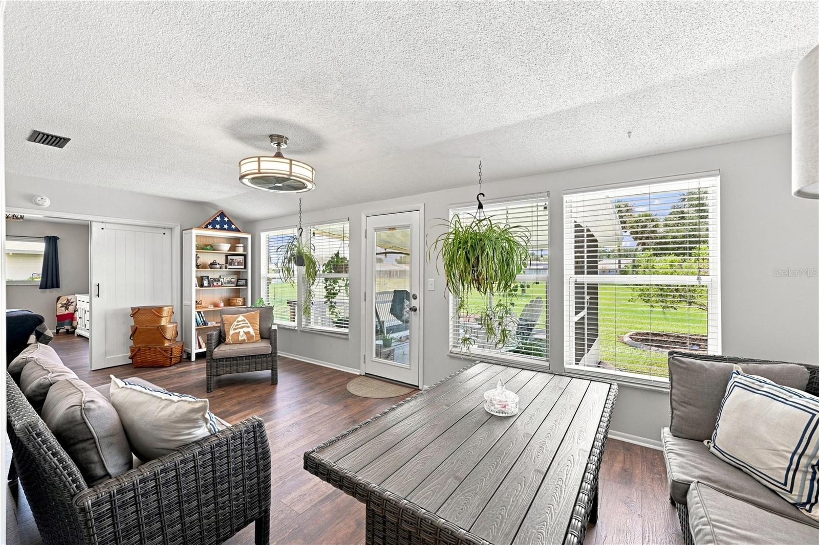 1405 HACIENDA DR — photo 20