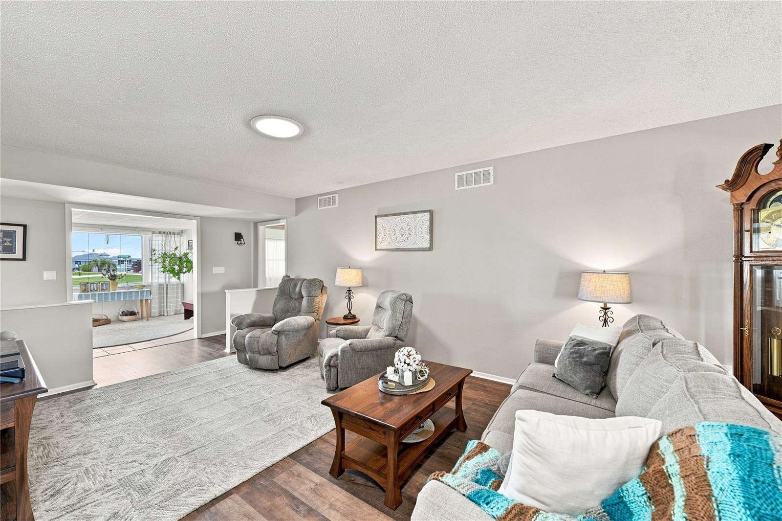 1405 HACIENDA DR — photo 13