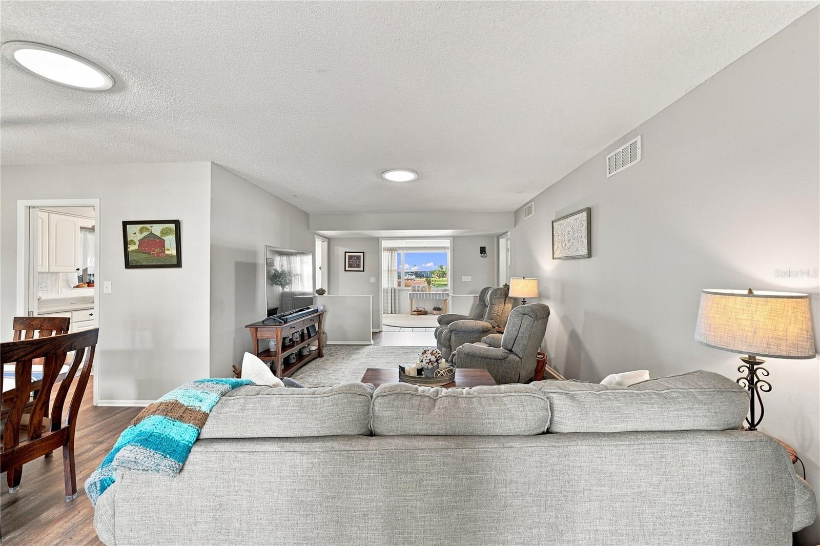 1405 HACIENDA DR — photo 12