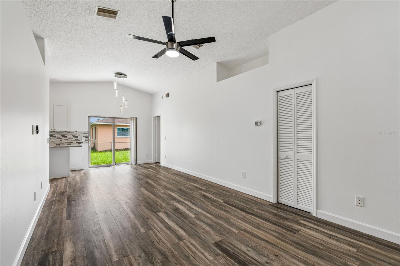 2604 W KIRBY ST — photo 5