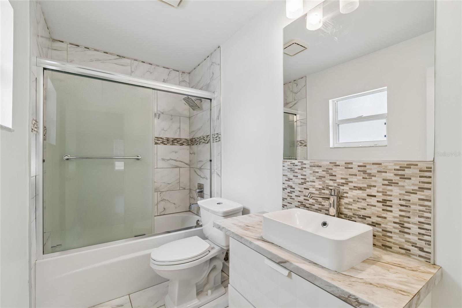 2604 W KIRBY ST — photo 39