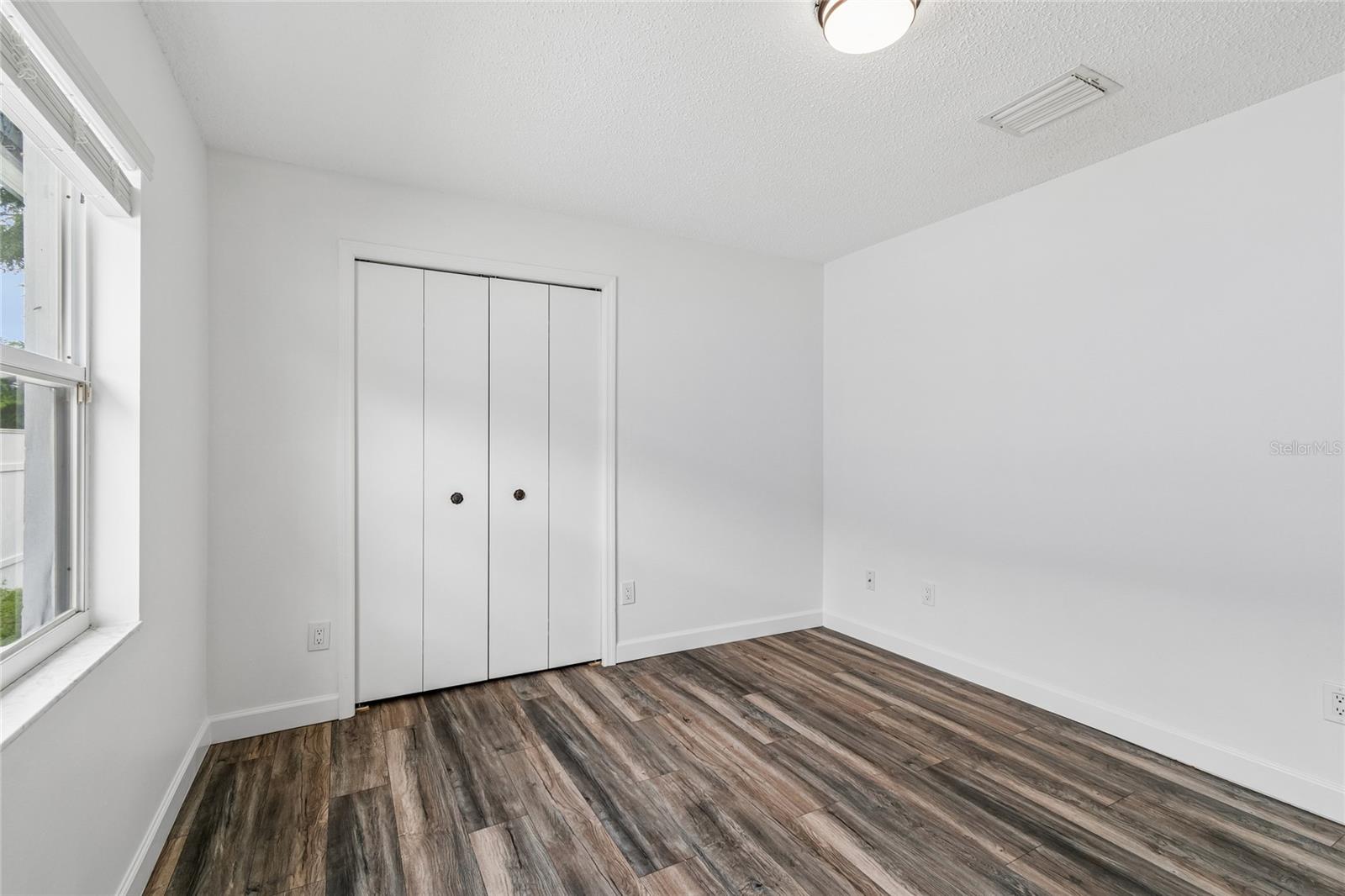 2604 W KIRBY ST — photo 23