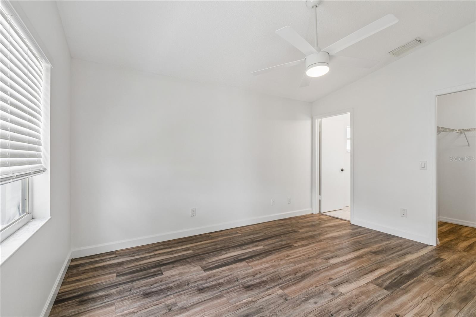 2604 W KIRBY ST — photo 32
