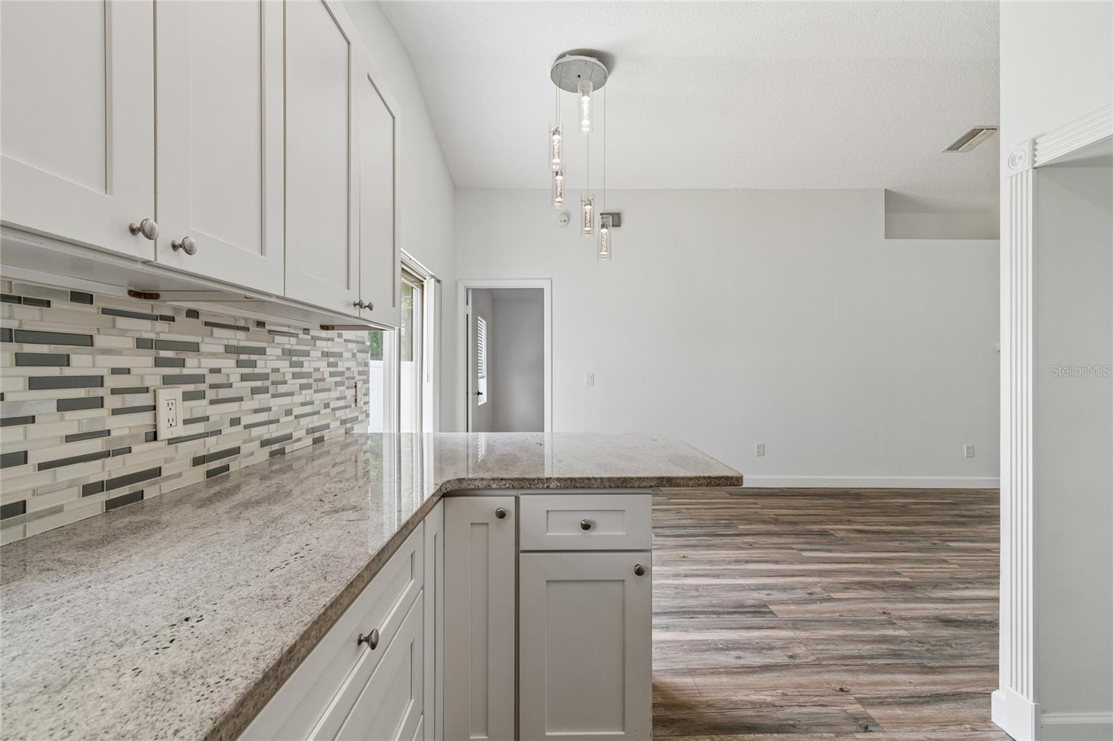 2604 W KIRBY ST — photo 15