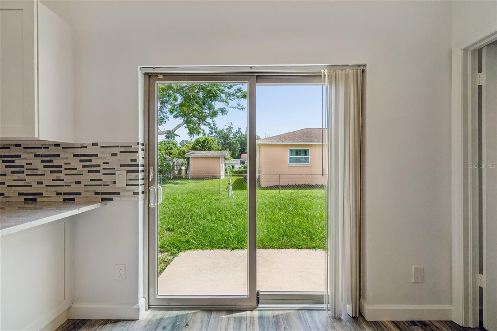 2604 W KIRBY ST — photo 18