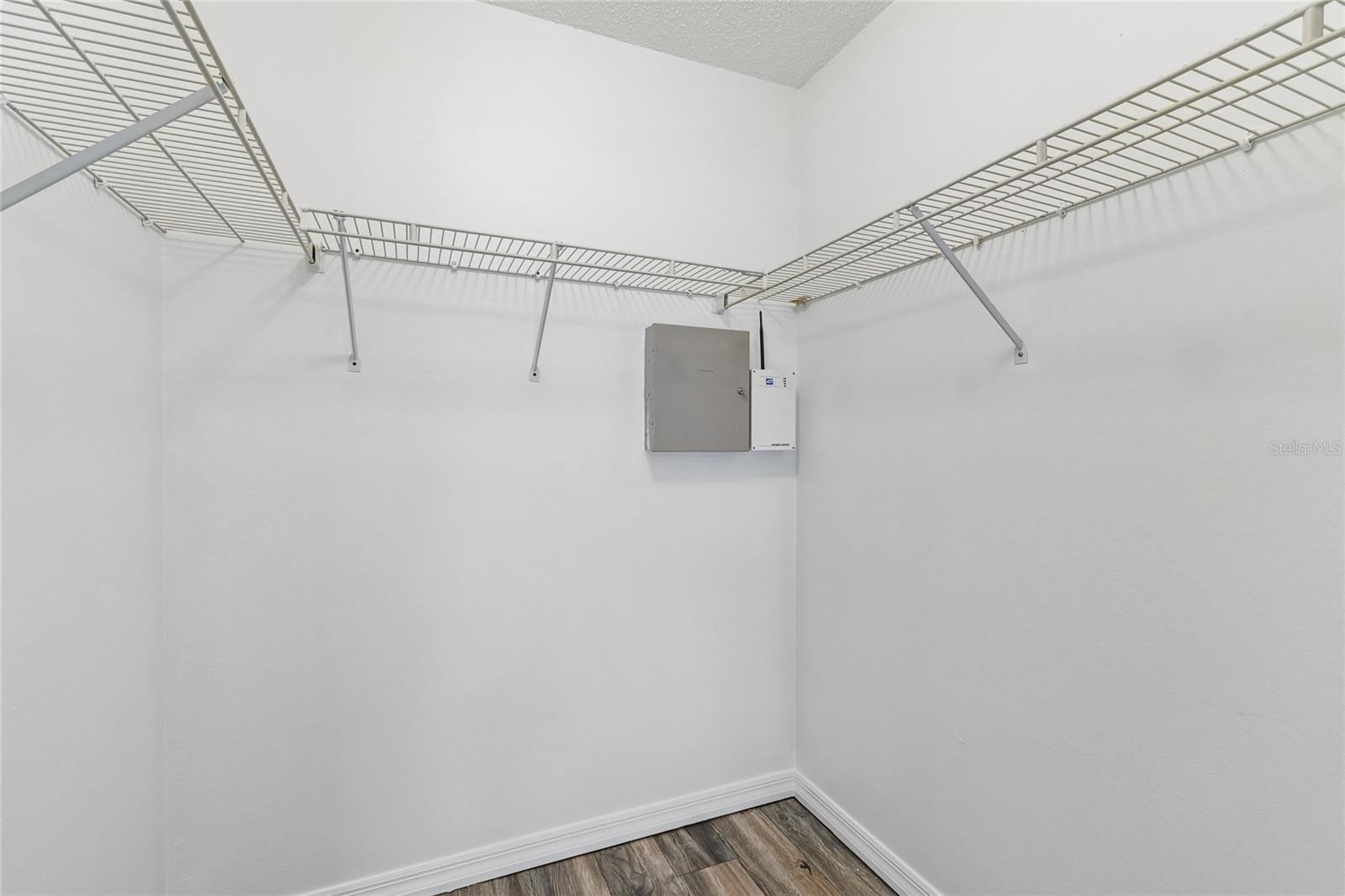 2604 W KIRBY ST — photo 37