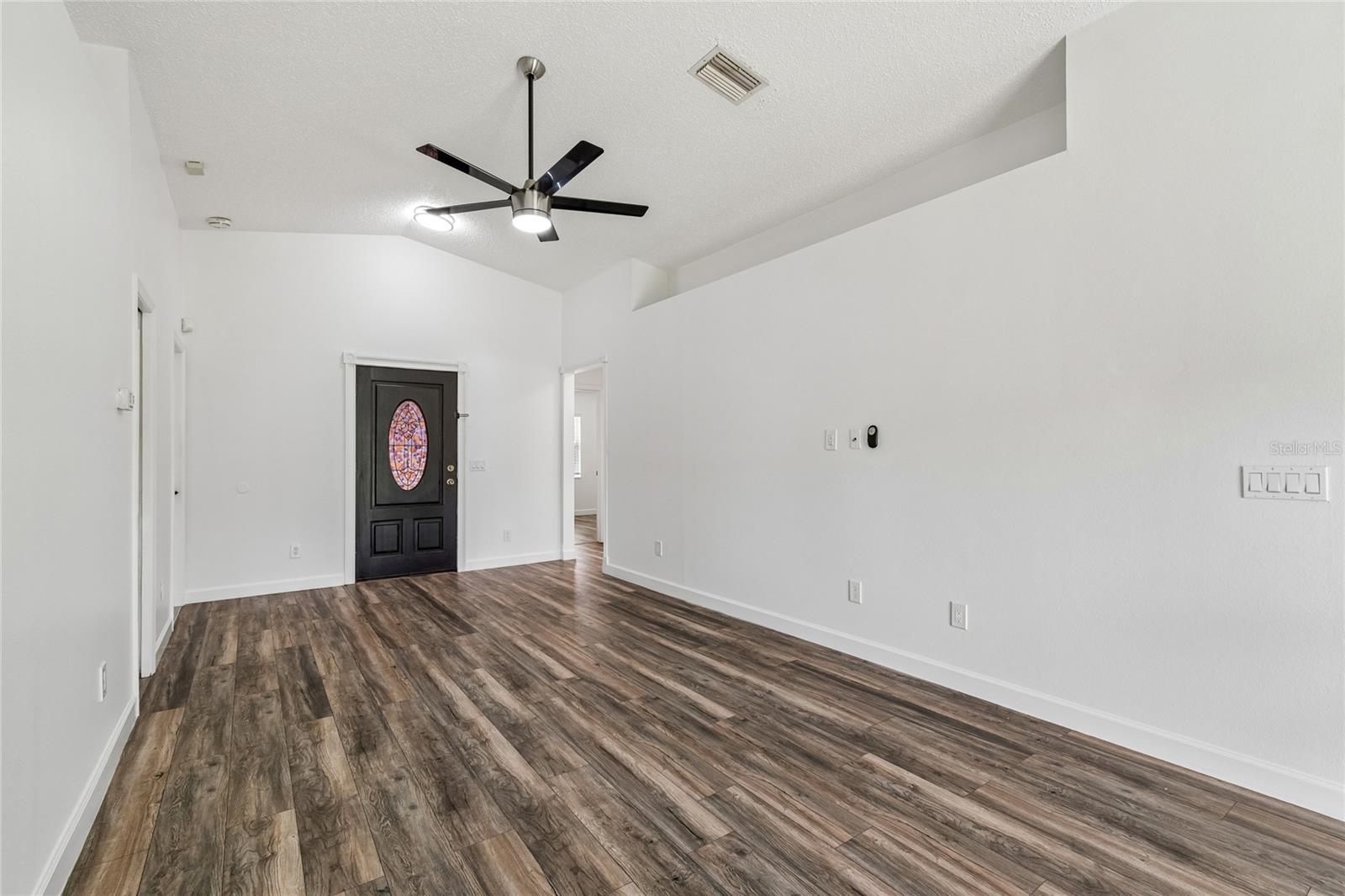 2604 W KIRBY ST — photo 7