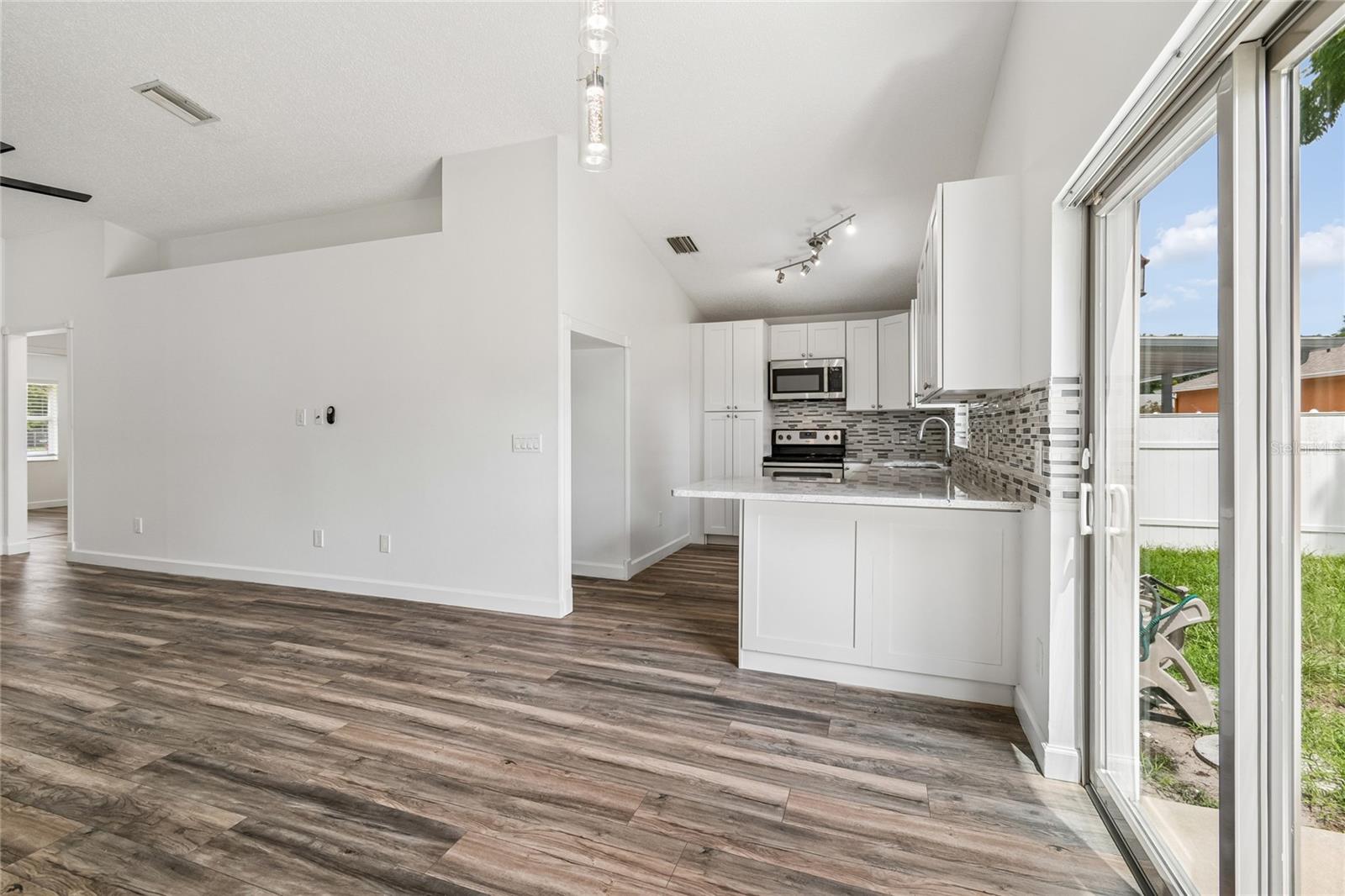 2604 W KIRBY ST — photo 20