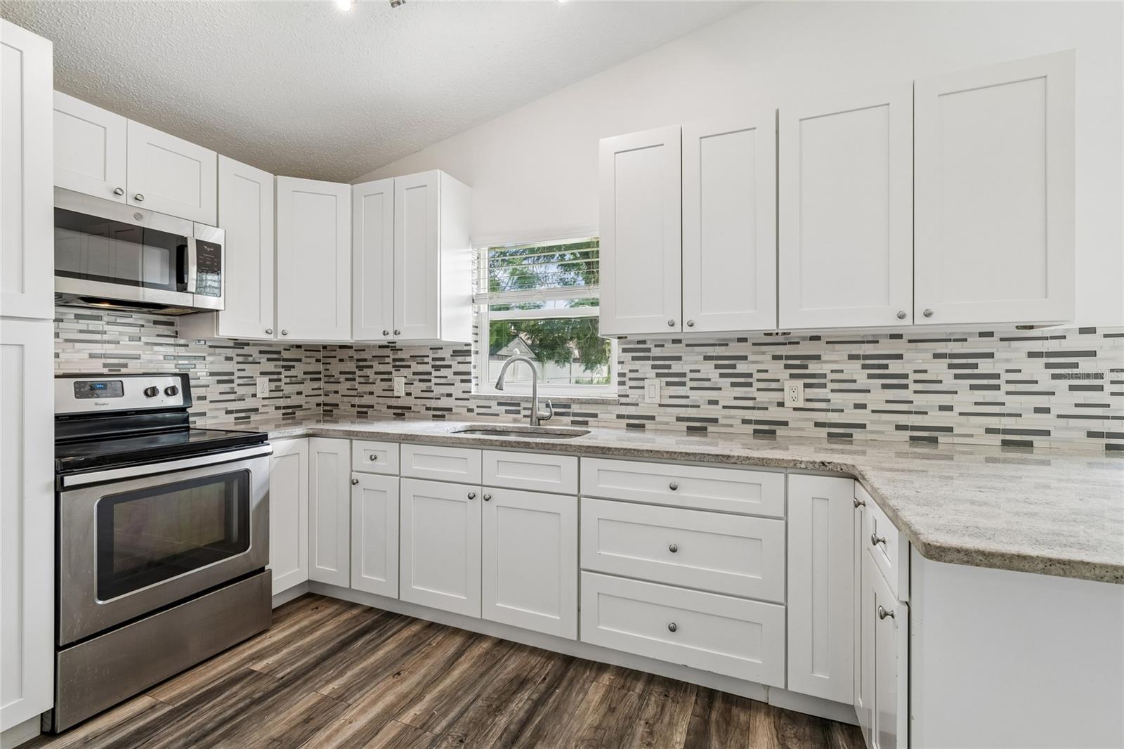 2604 W KIRBY ST — photo 14