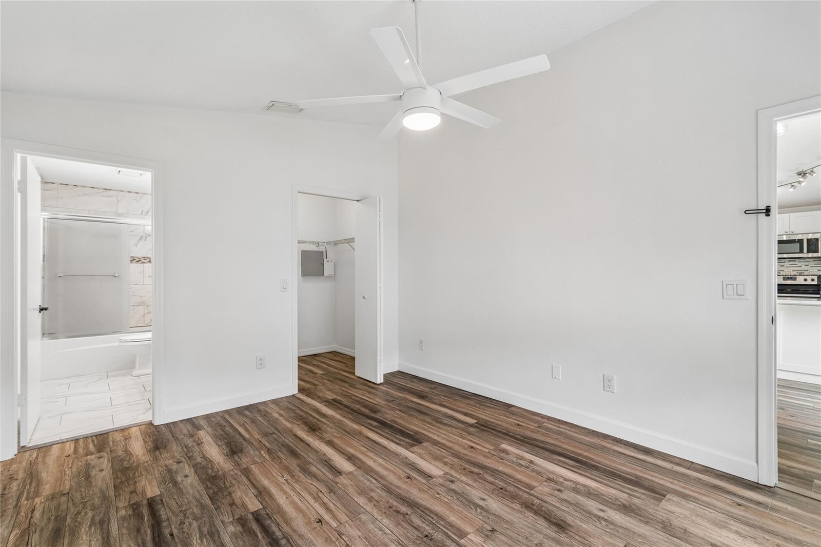 2604 W KIRBY ST — photo 33