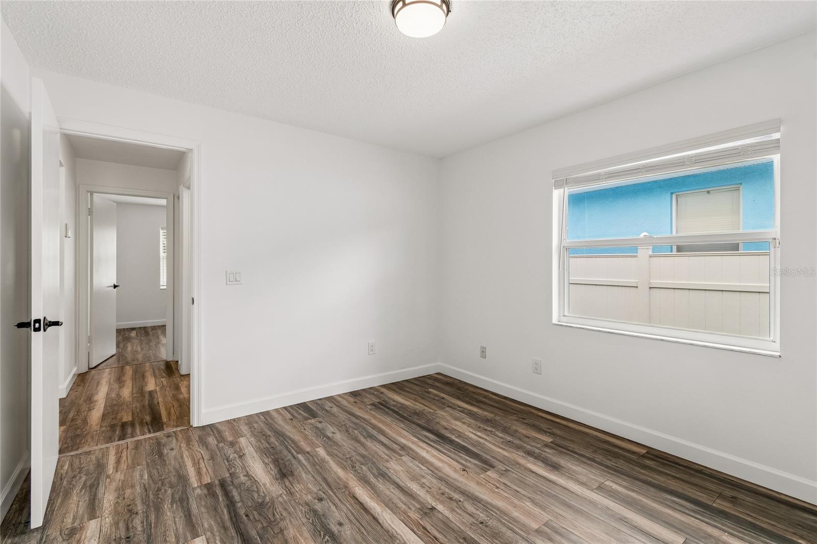 2604 W KIRBY ST — photo 24