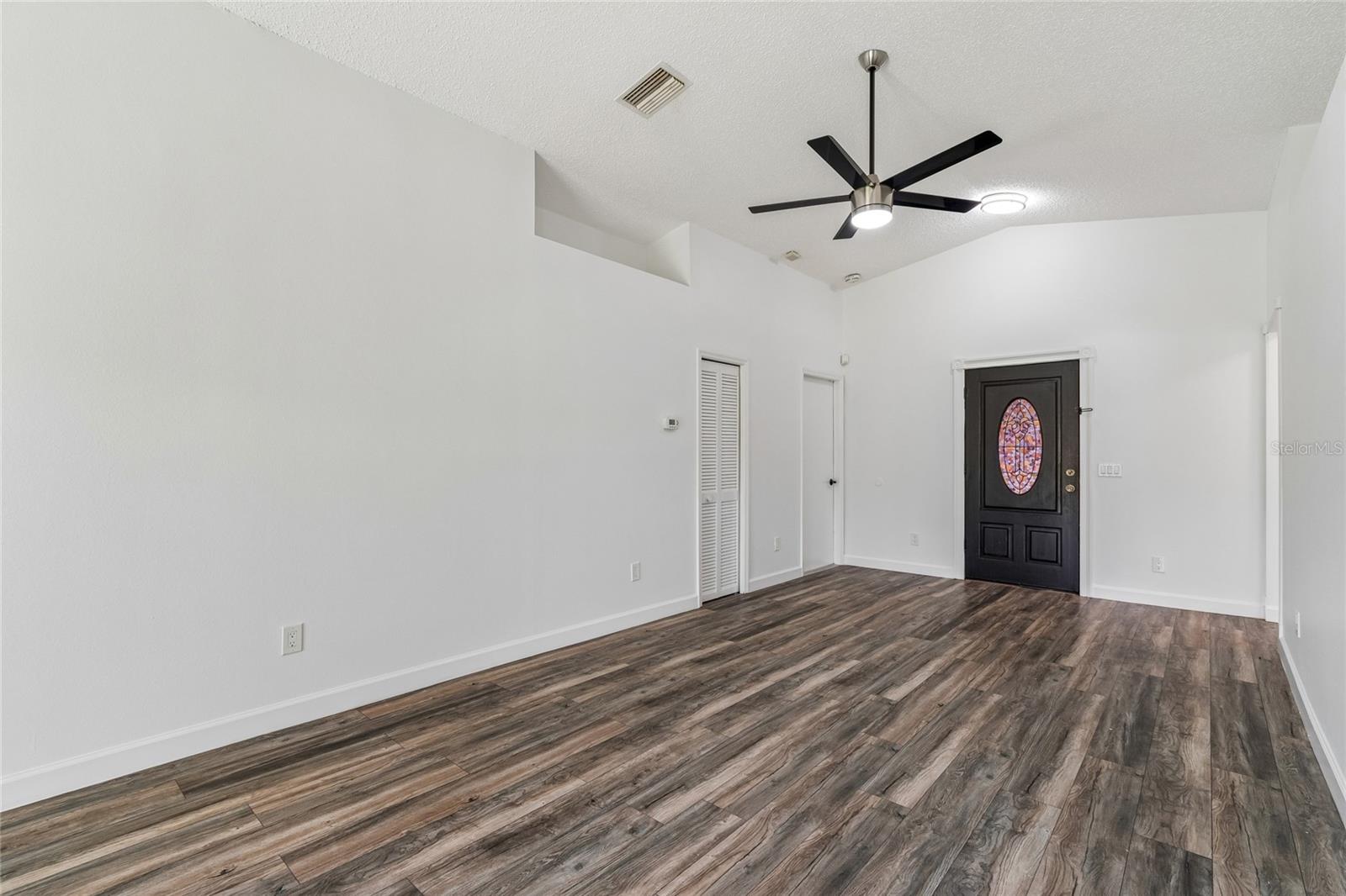 2604 W KIRBY ST — photo 8