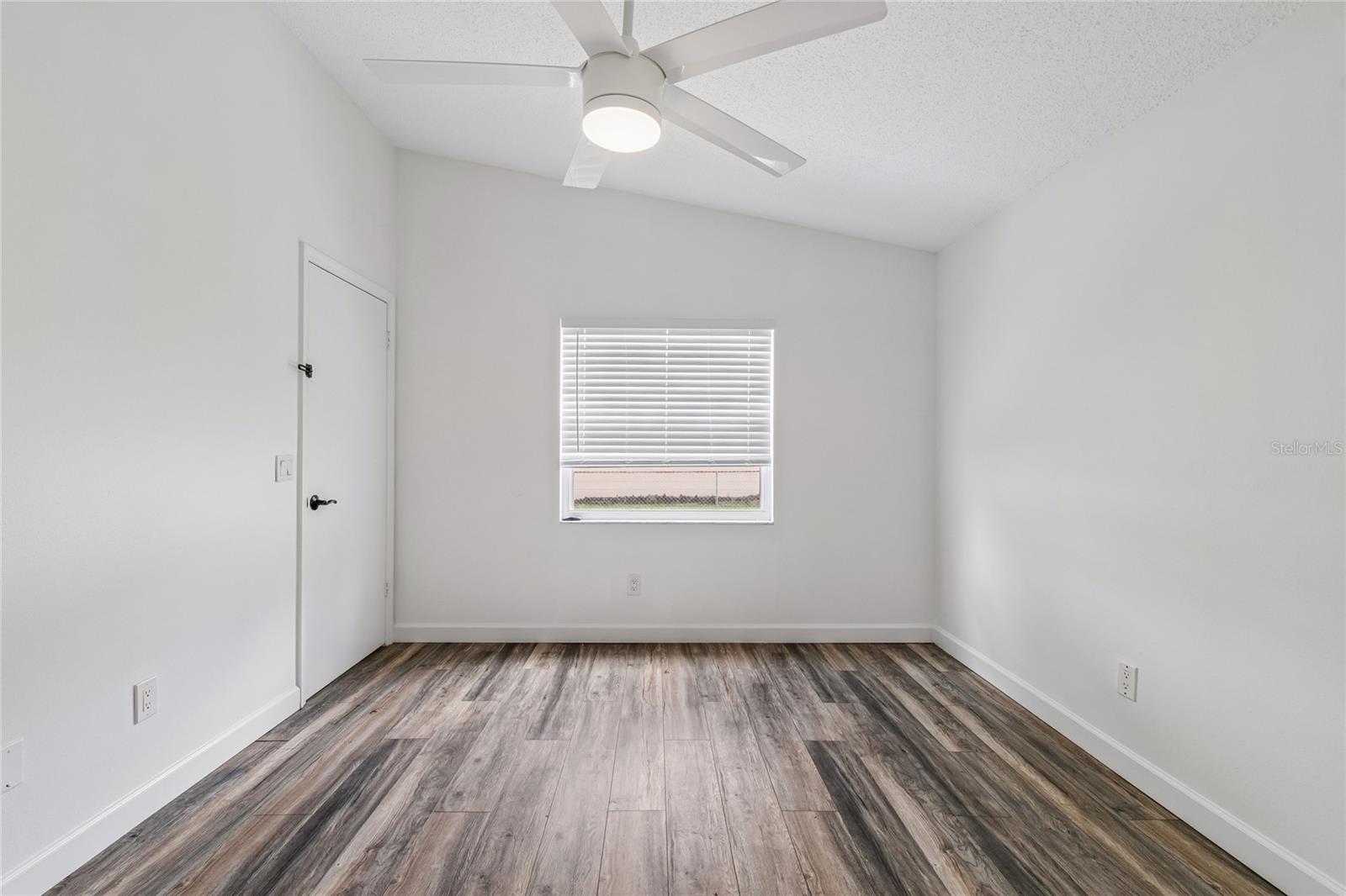 2604 W KIRBY ST — photo 36