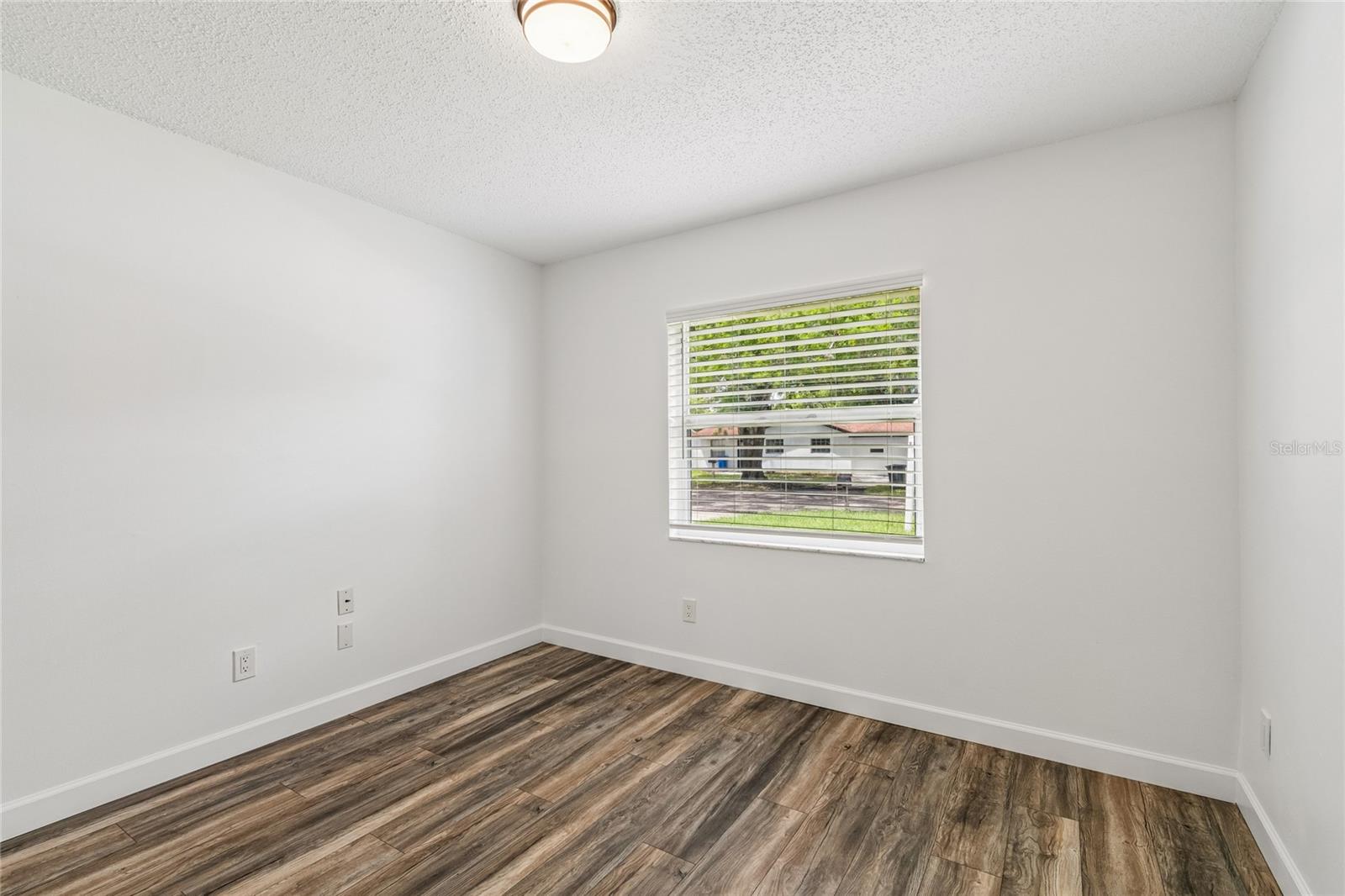 2604 W KIRBY ST — photo 31