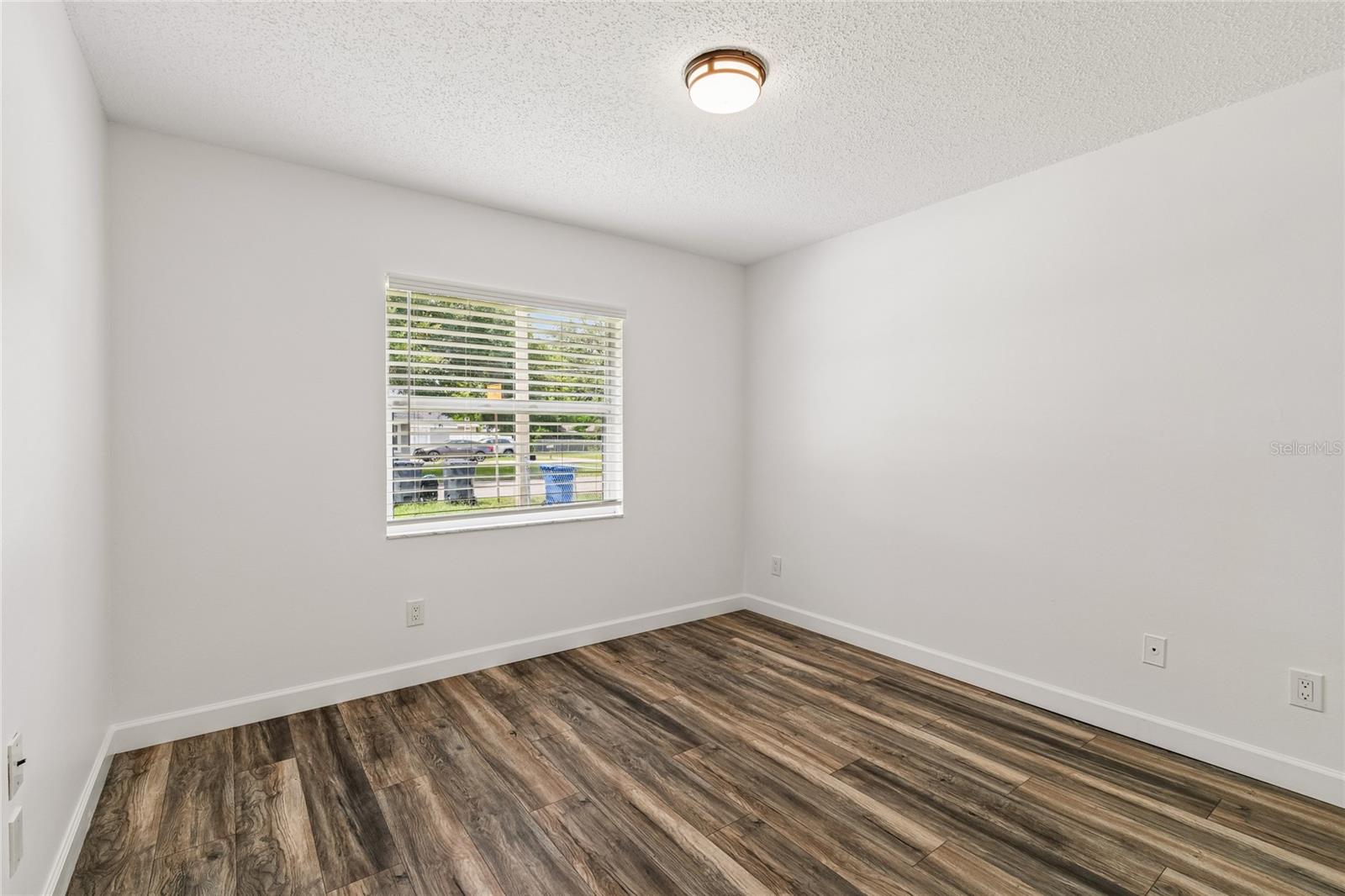 2604 W KIRBY ST — photo 28