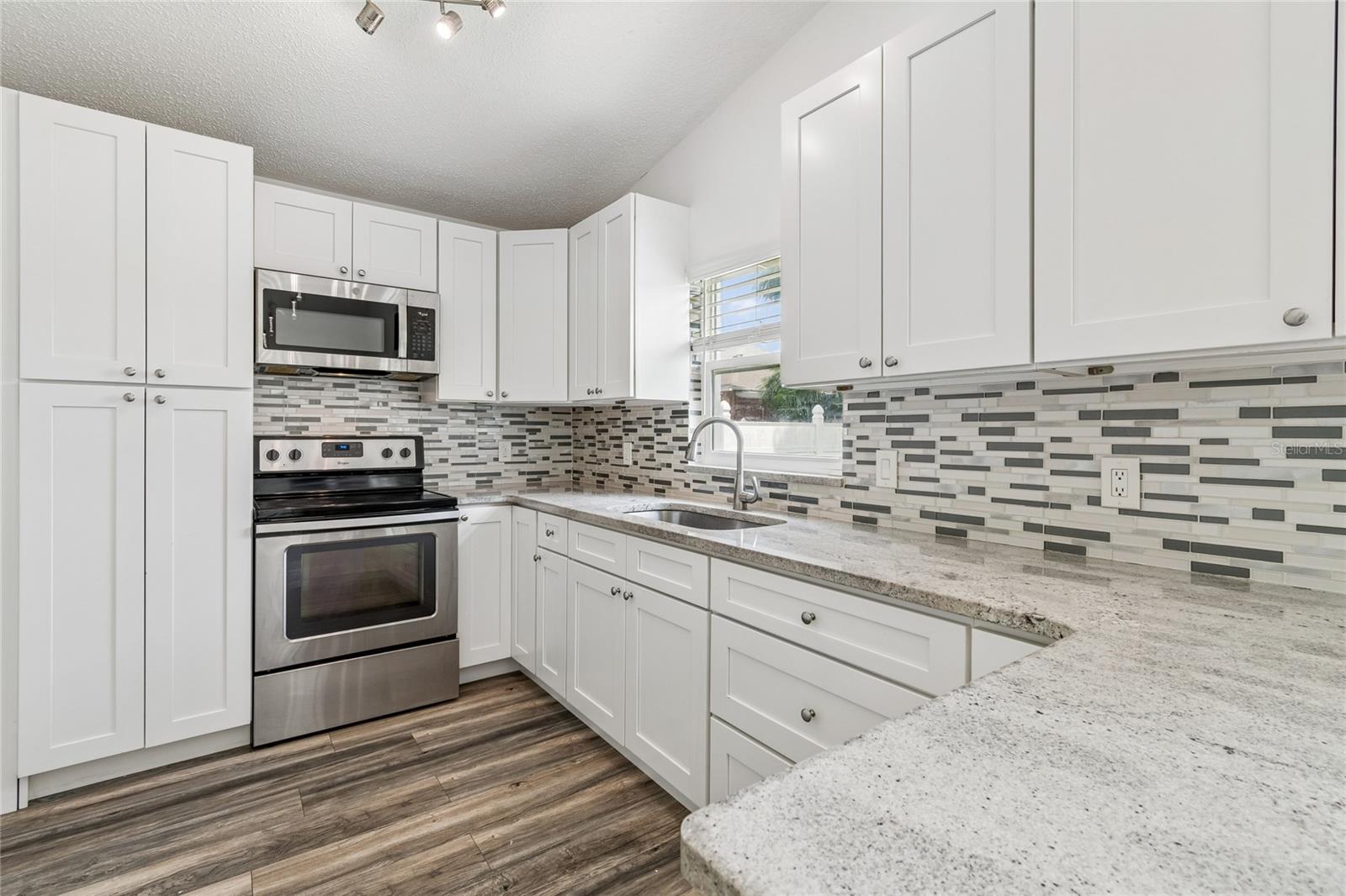 2604 W KIRBY ST — photo 11