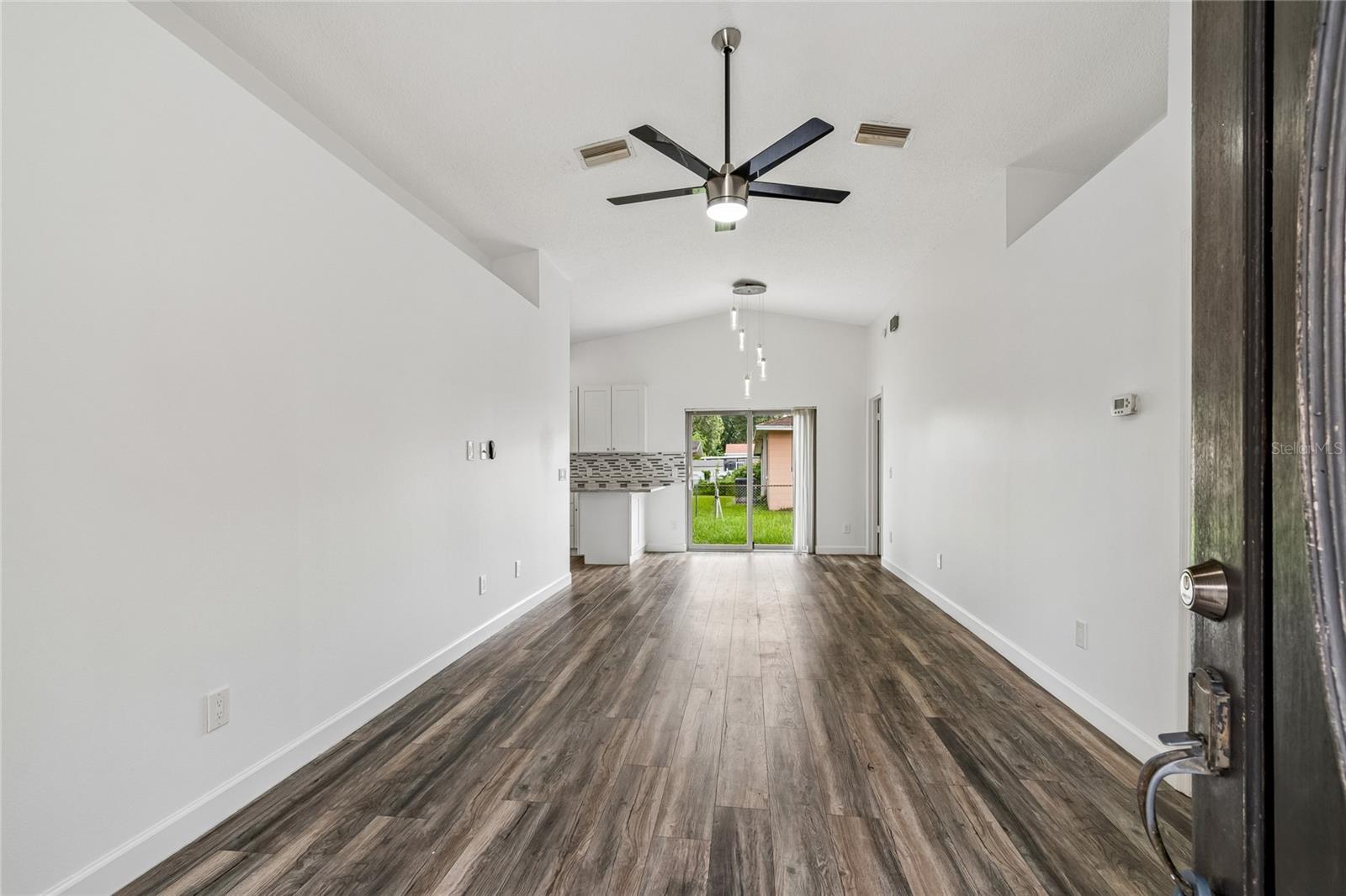 2604 W KIRBY ST — photo 3