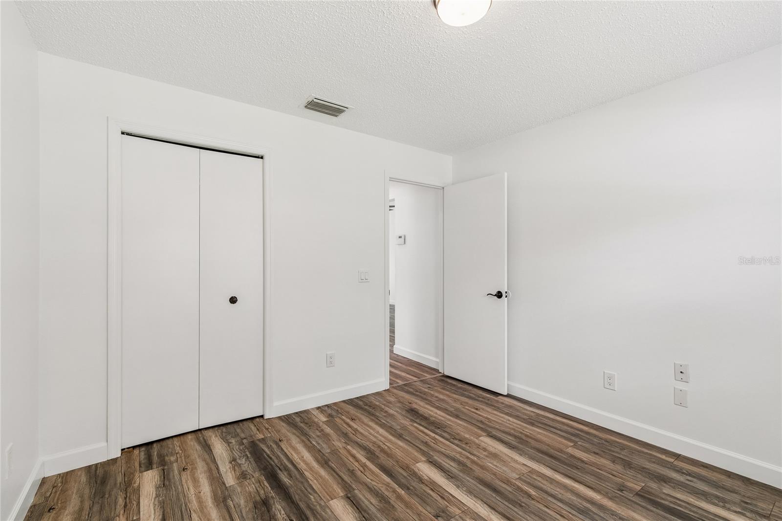 2604 W KIRBY ST — photo 30