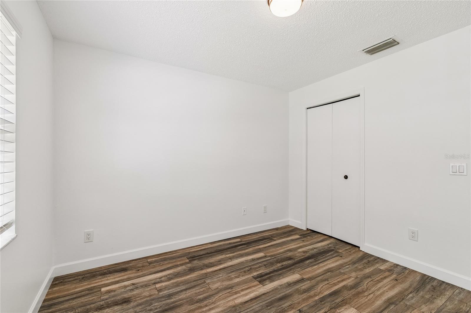 2604 W KIRBY ST — photo 29