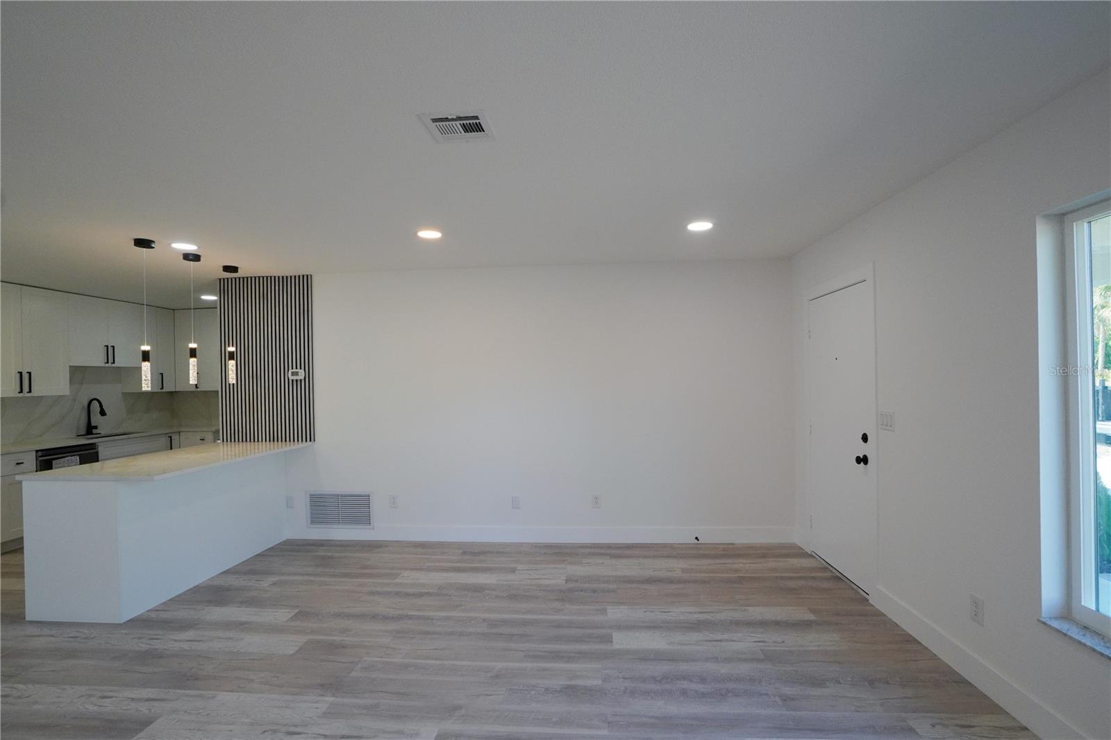 1461 ROYAL RD — photo 9