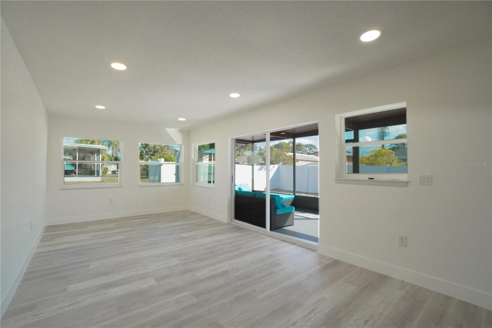 1461 ROYAL RD — photo 15