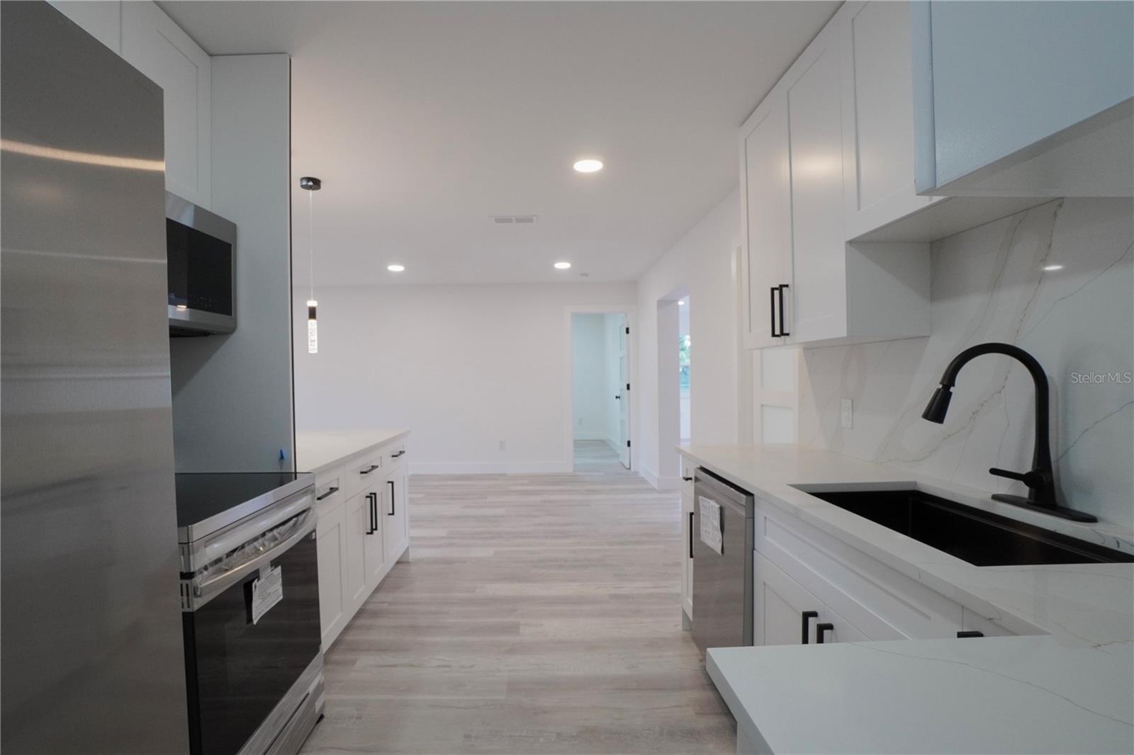 1461 ROYAL RD — photo 19