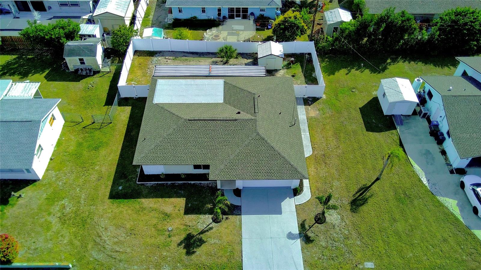 1461 ROYAL RD — photo 4