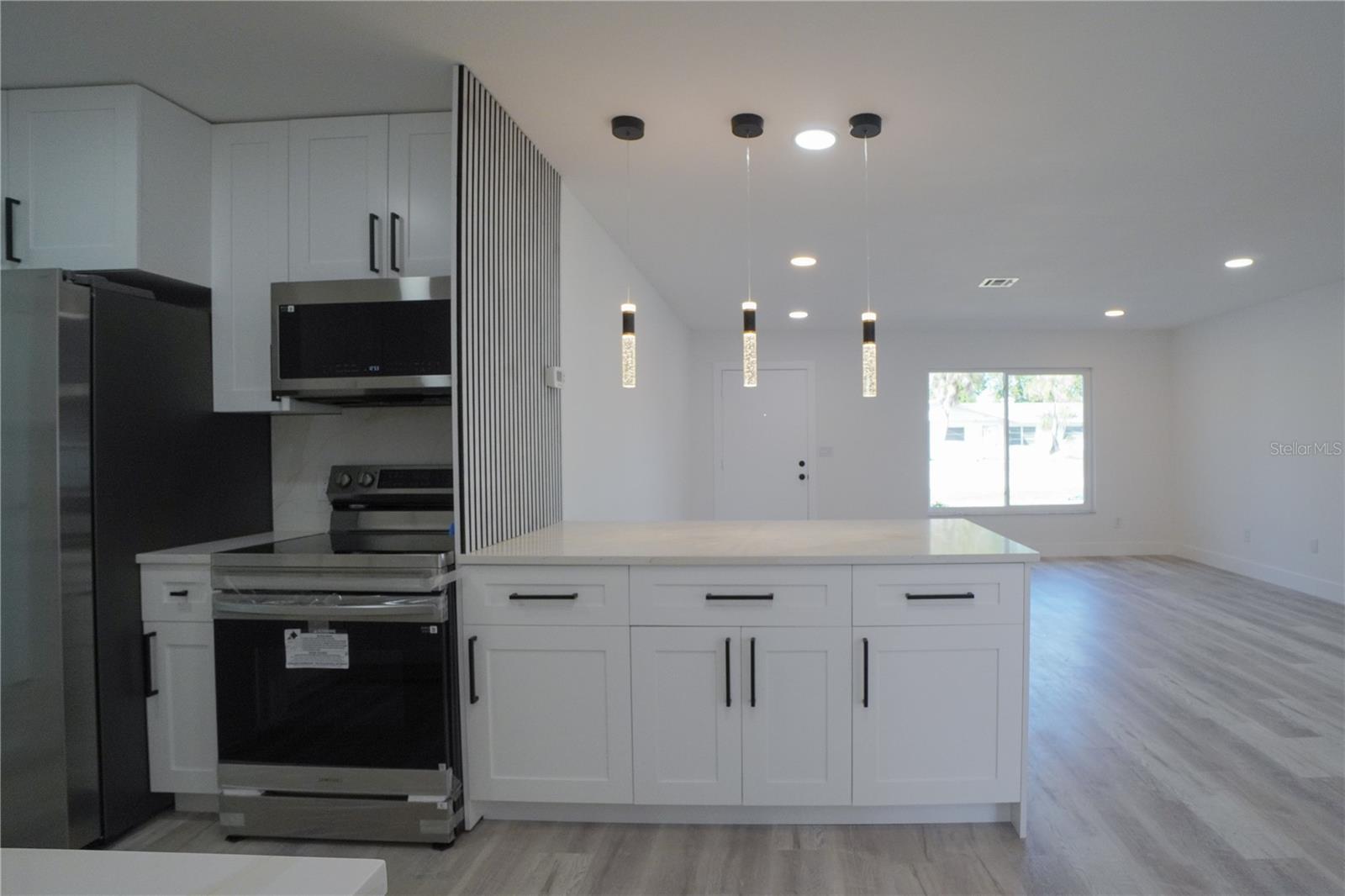 1461 ROYAL RD — photo 18