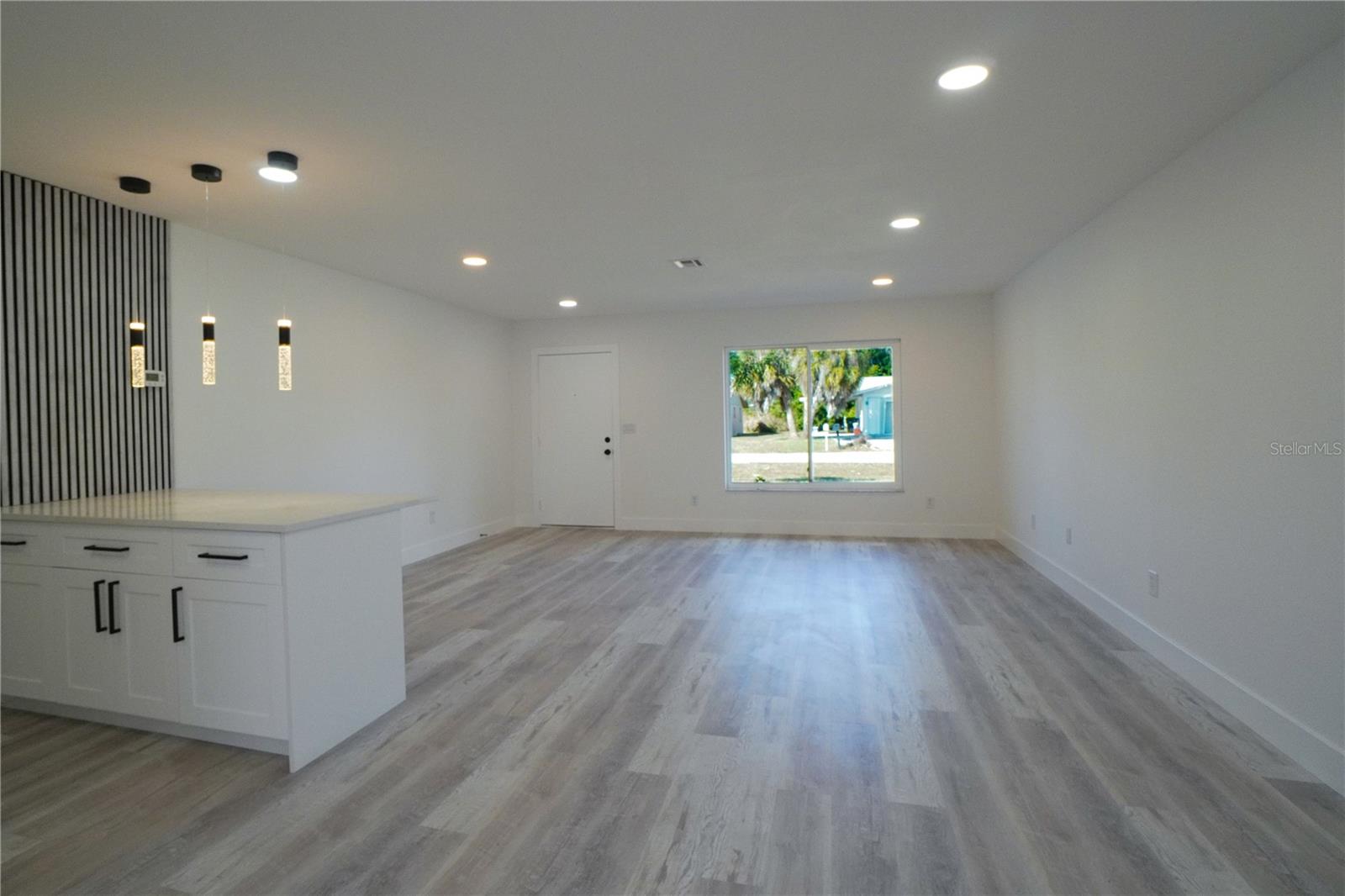1461 ROYAL RD — photo 30